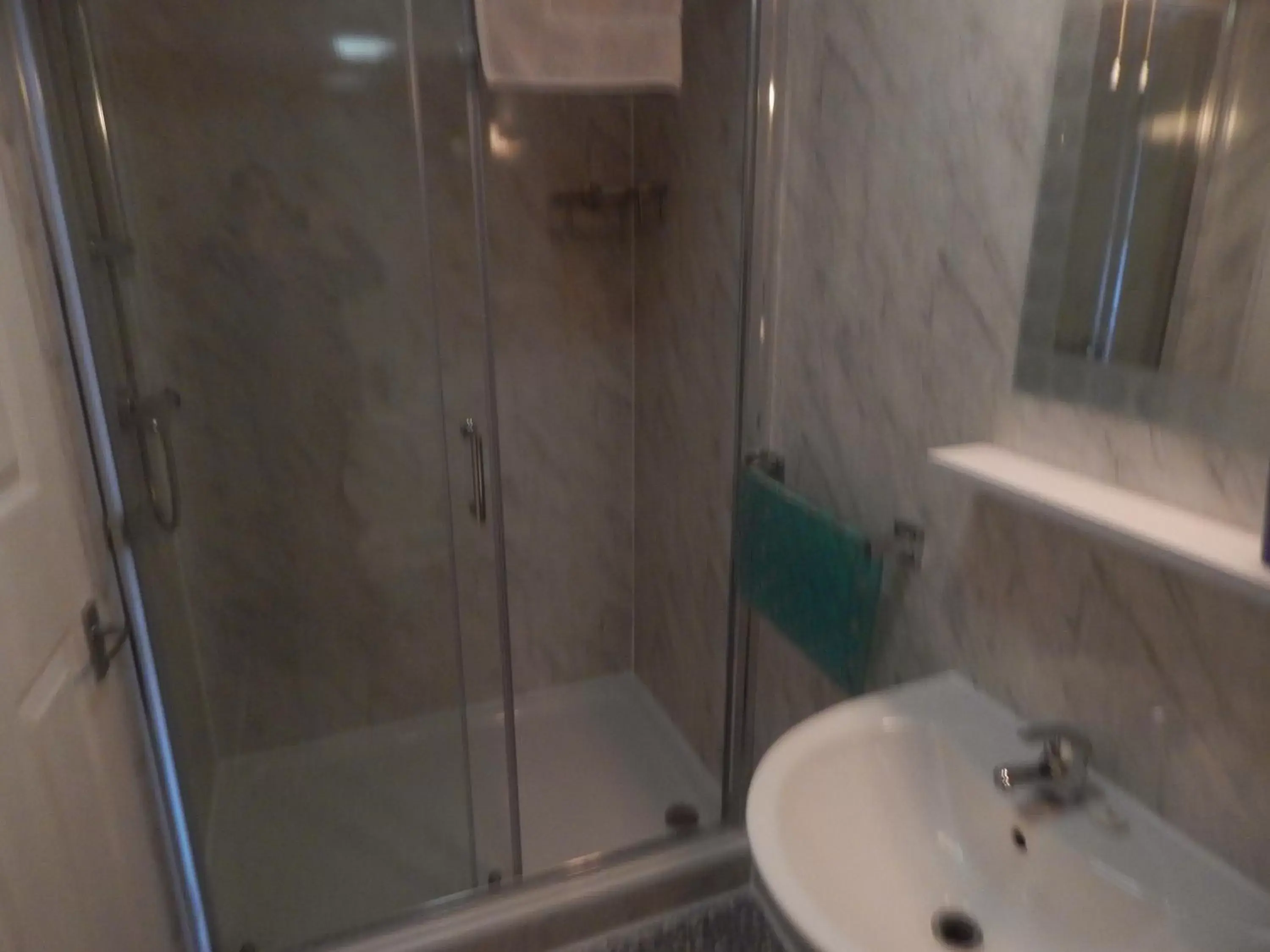 Bathroom in Llanryan Guest House