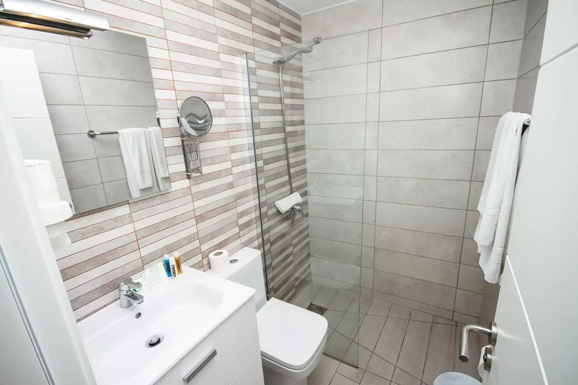 Bathroom in IG Nachosol Atlantic & Yaizasol by Servatur - Adults Only