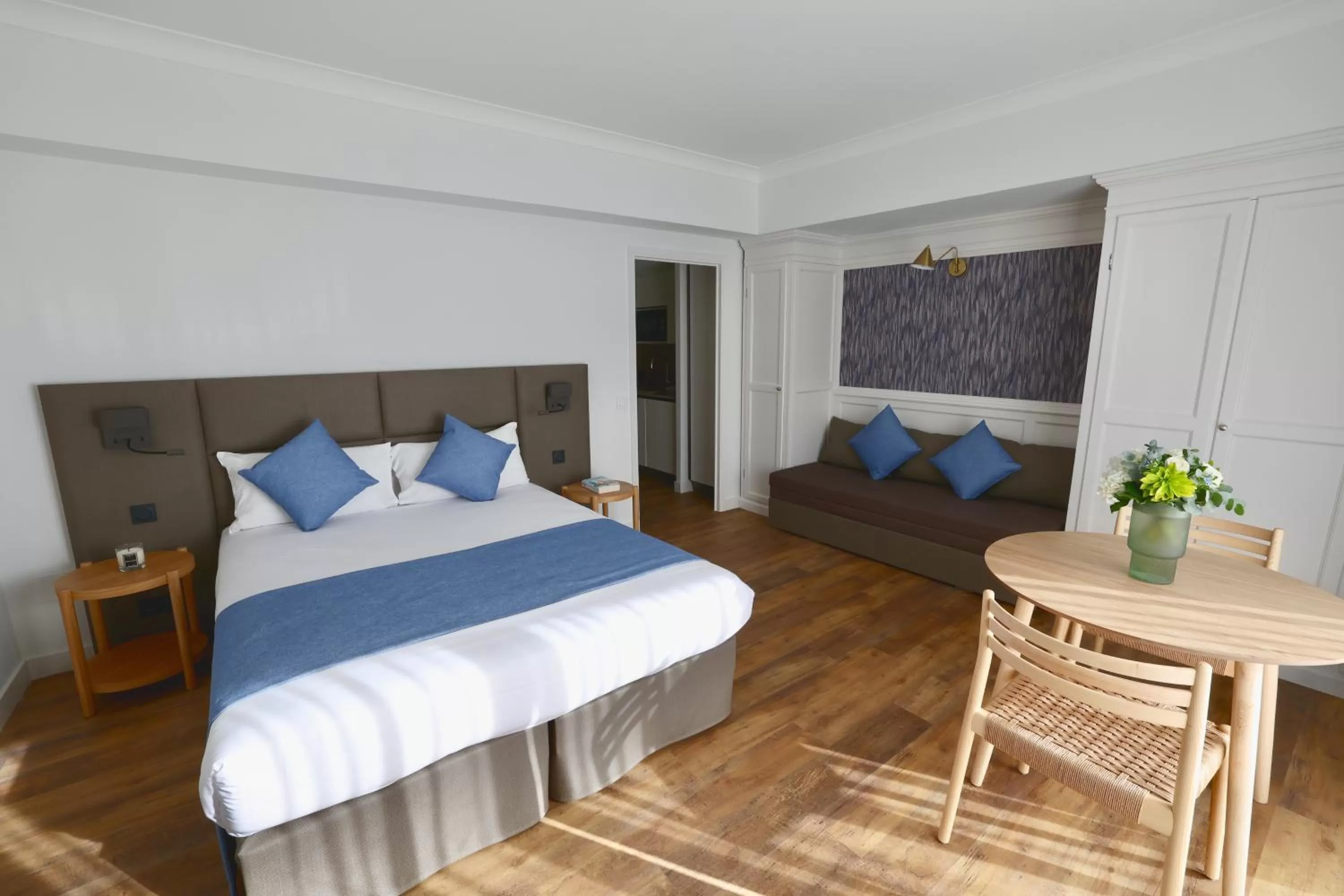 Photo of the whole room, Bed in Résidence Carlton - Rénovée avec Piscine