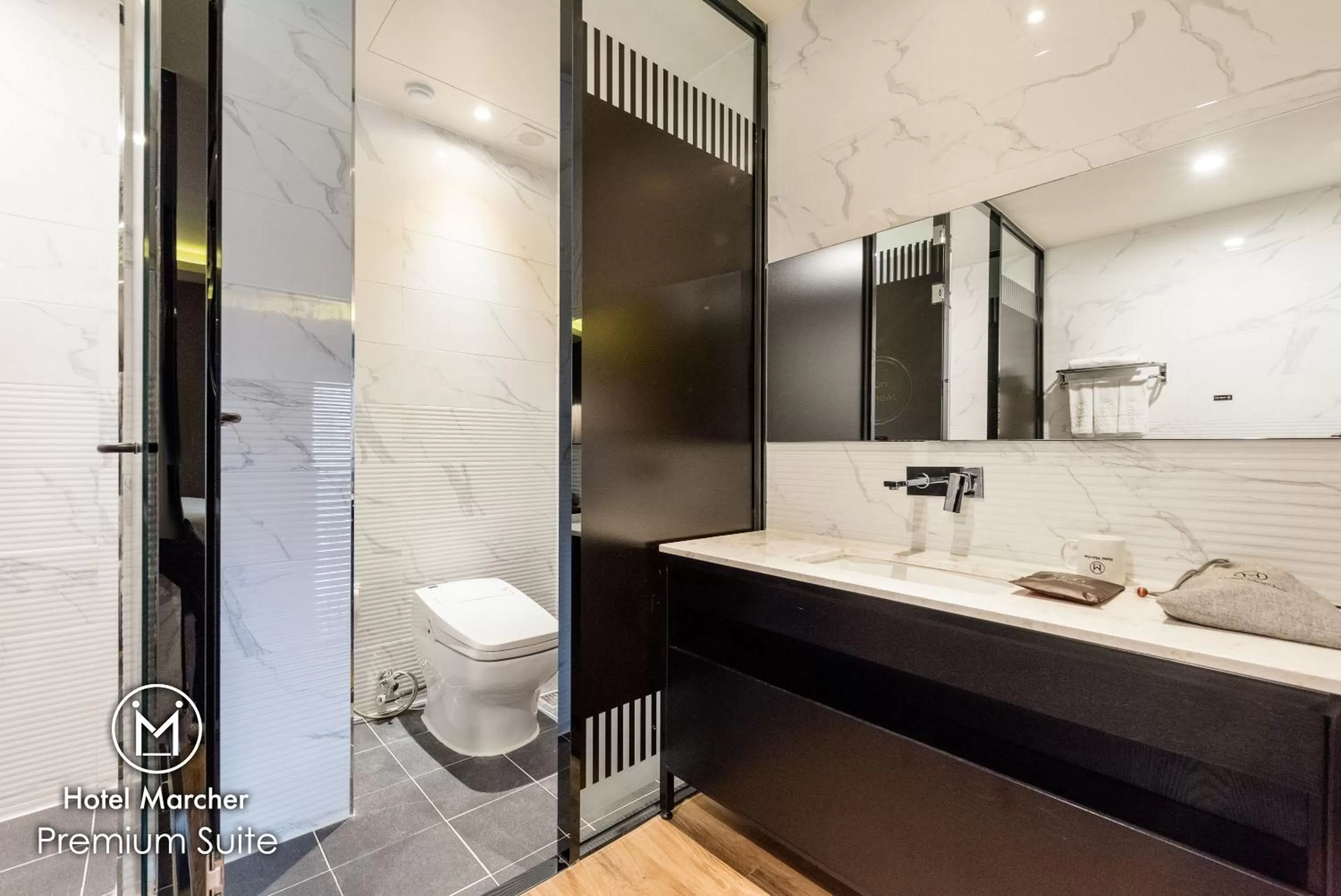 Toilet in Hotel Marcher