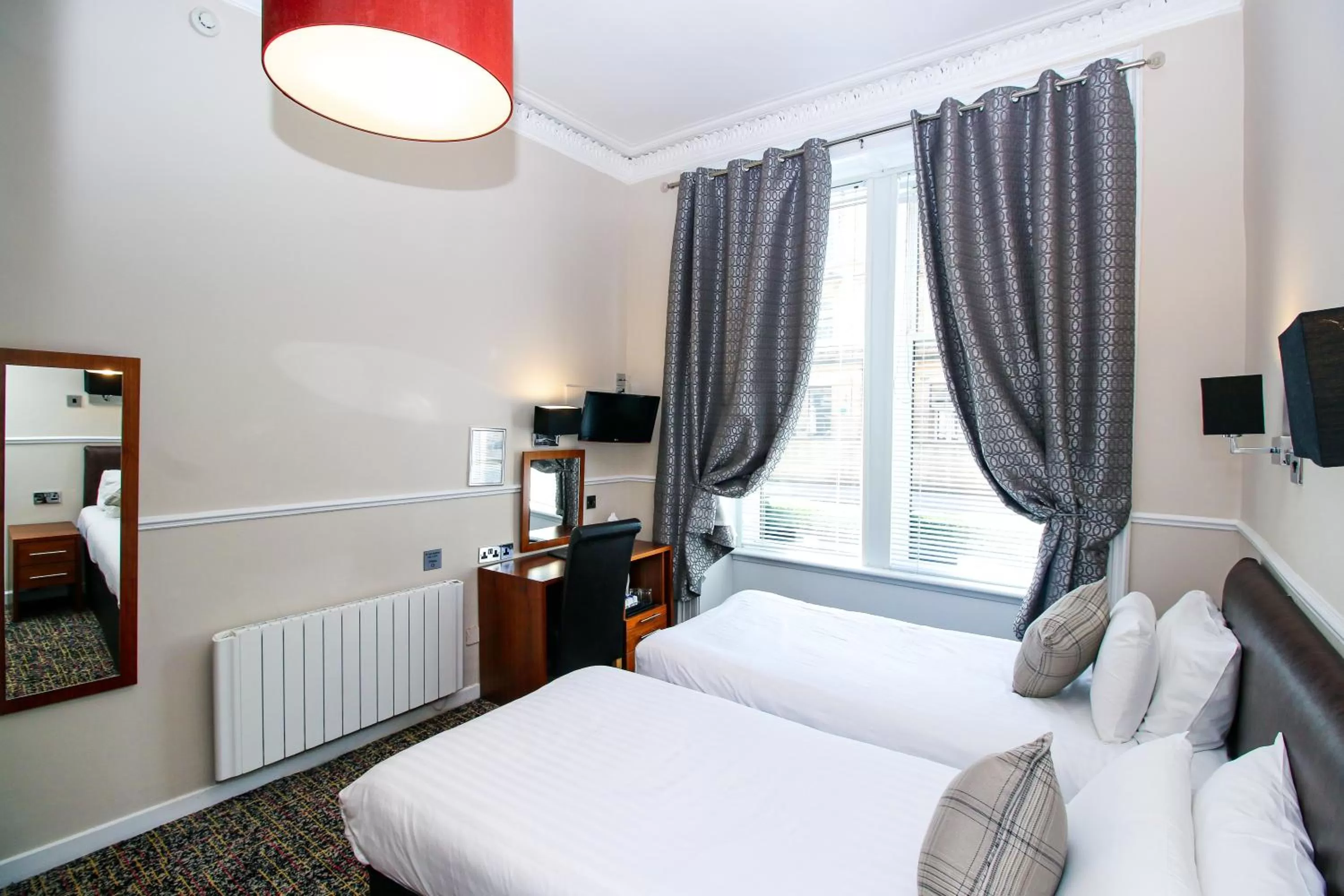 Bed in Kelvingrove Hotel - Sauchiehall St