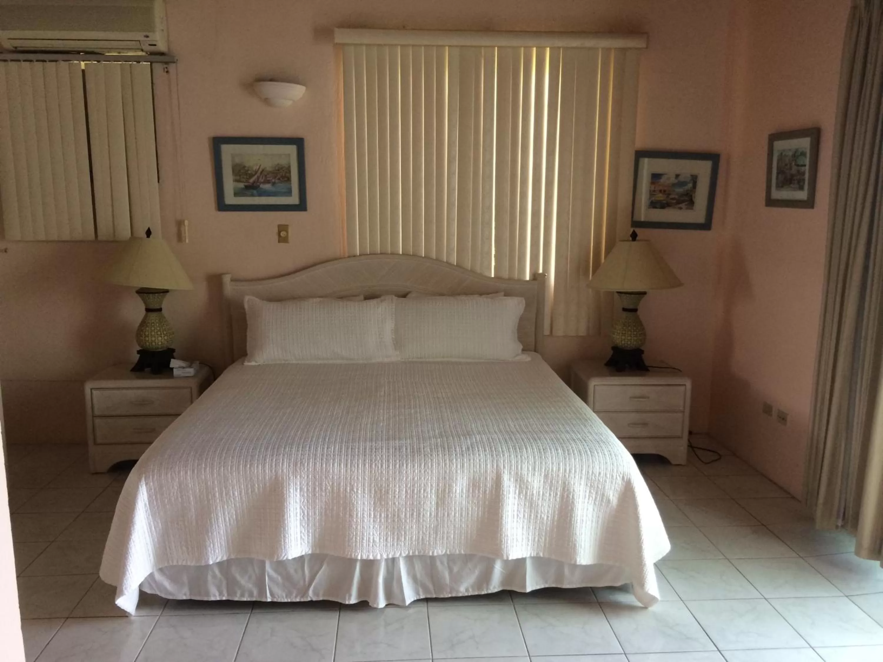 Bedroom, Bed in Fort Burt Hotel