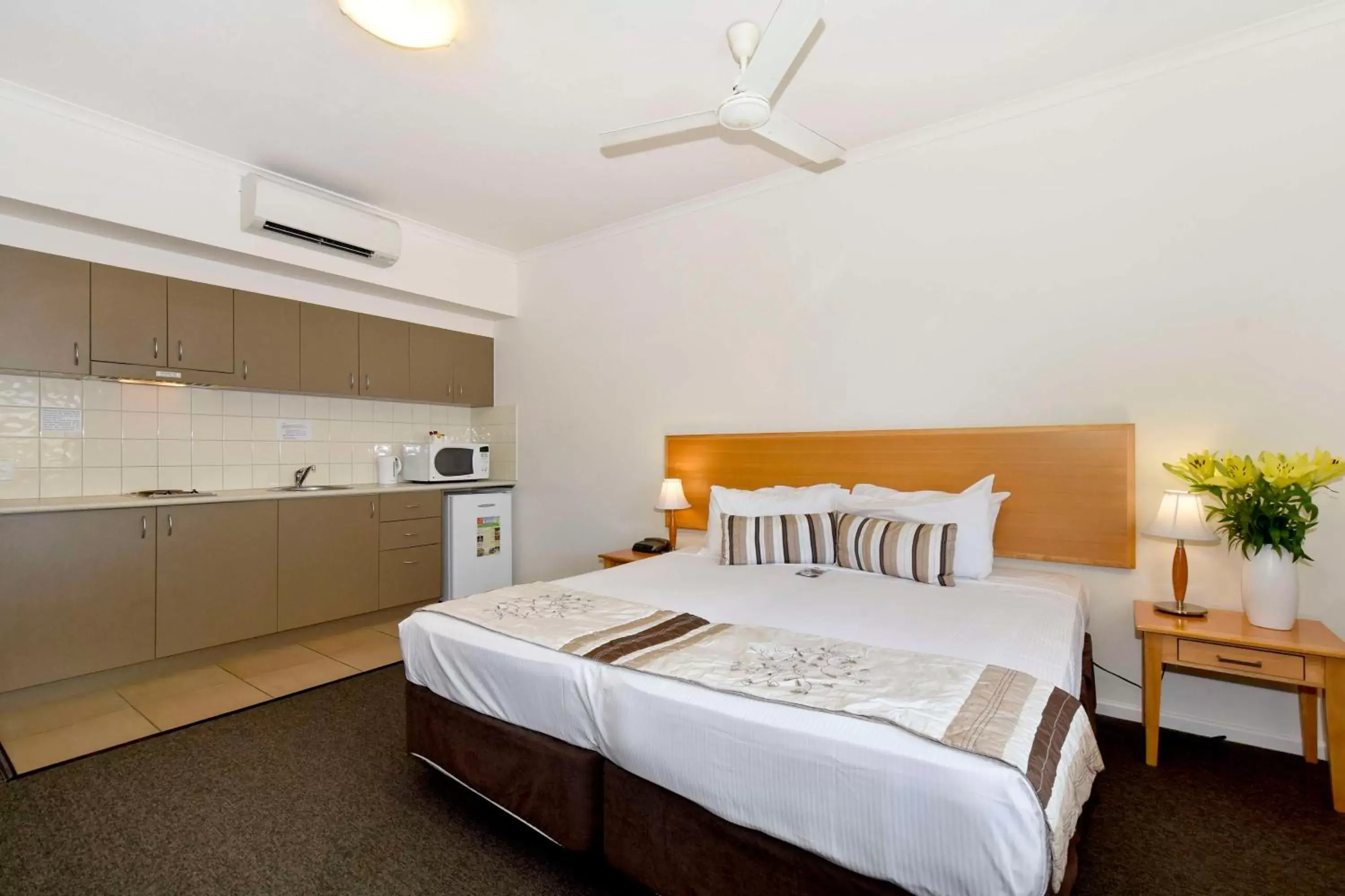 Bed in Metro Advance Apartments & Hotel