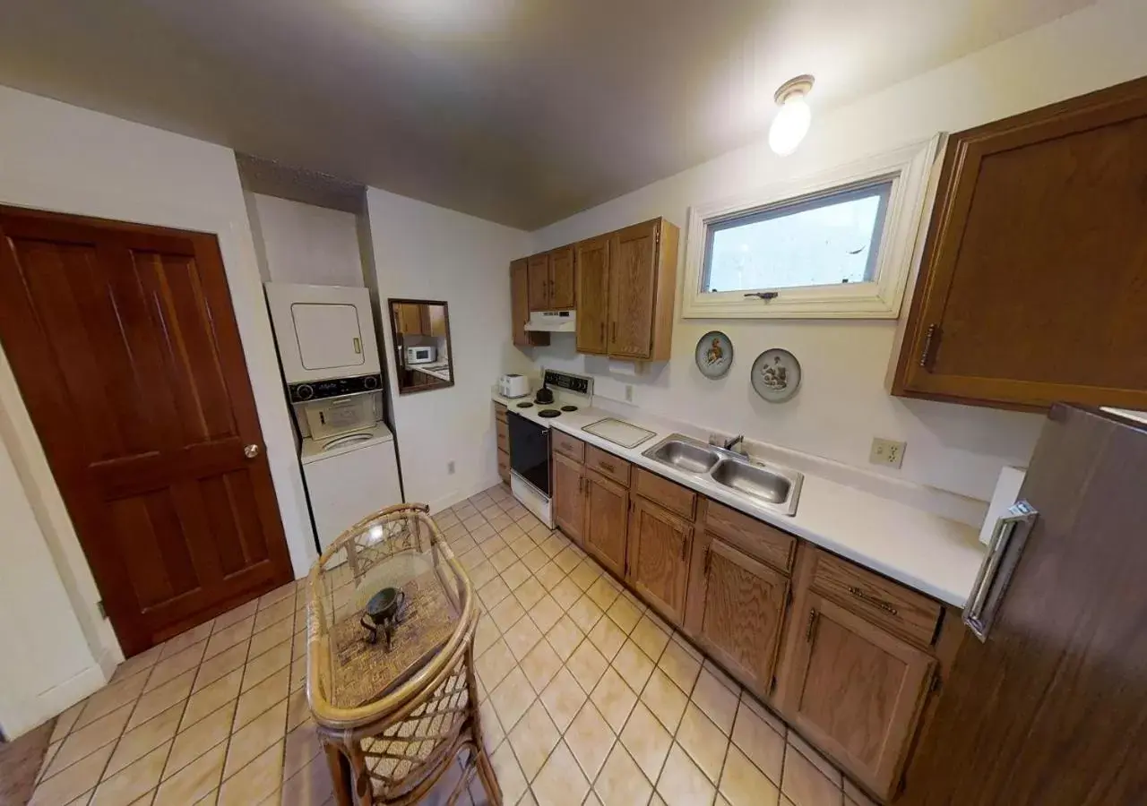 Kitchen/Kitchenette in Dodgeton Creek Inn