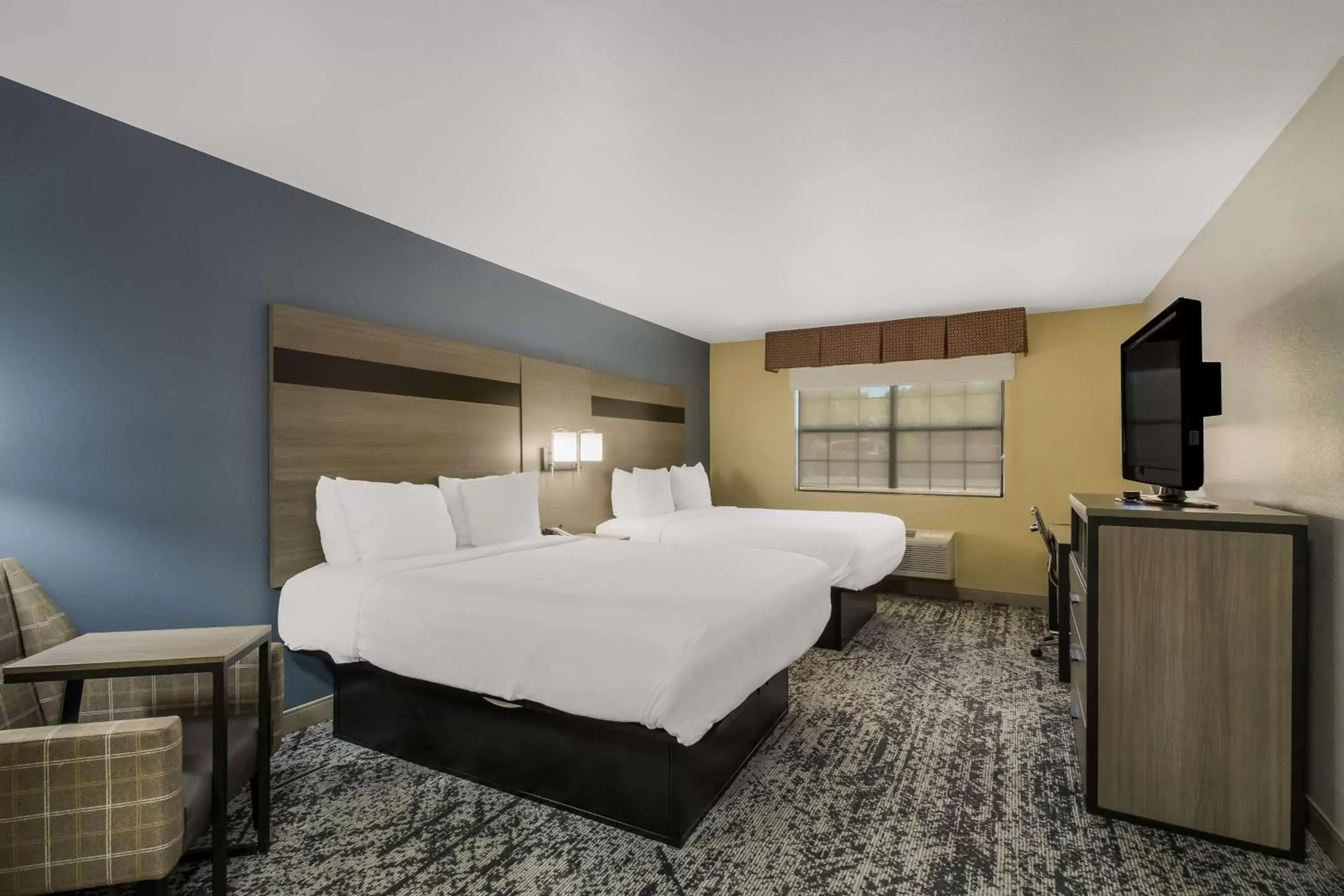 Bedroom in Best Western Temple Inn & Suites