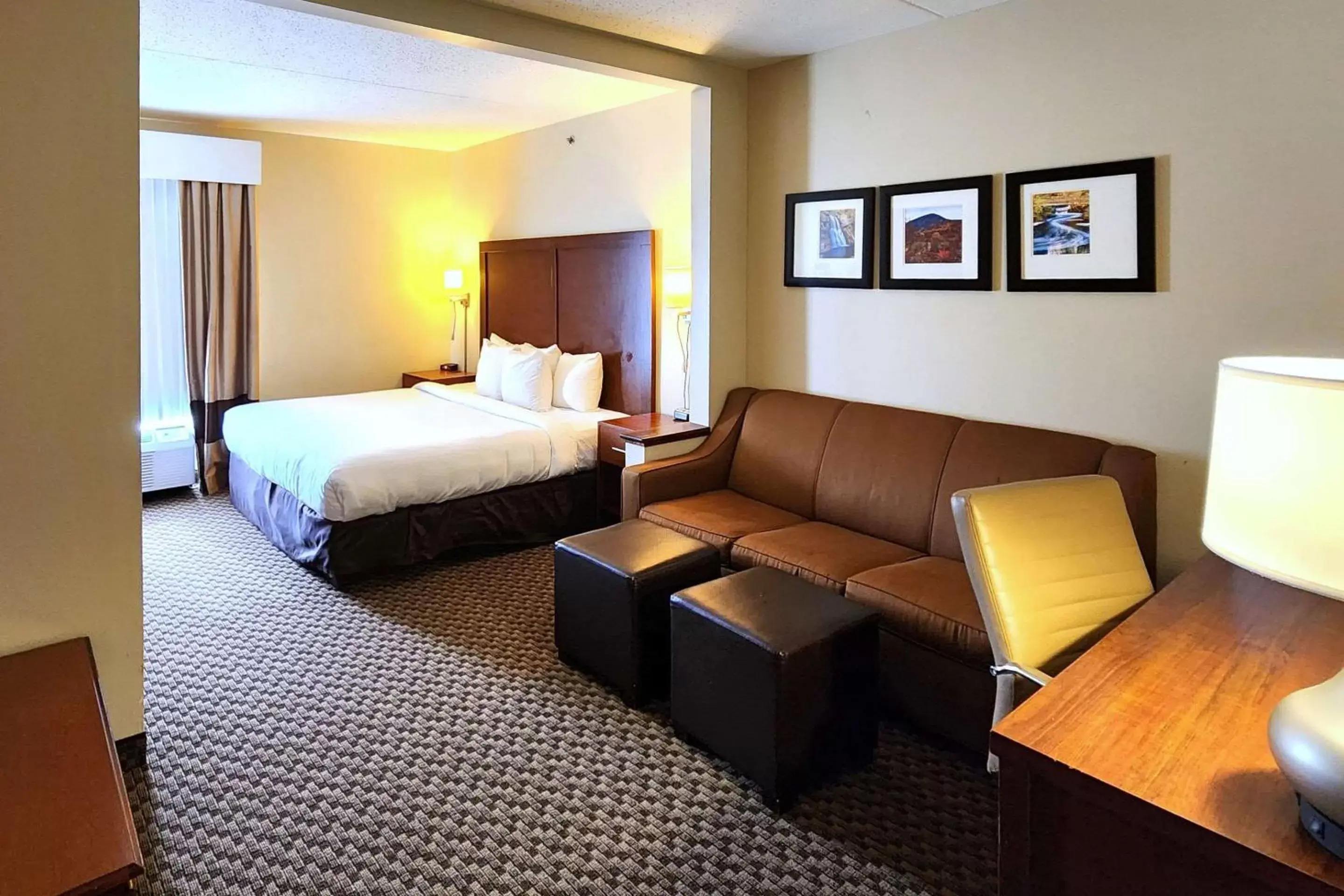 Bedroom in Comfort Inn & Suites Mount Pocono