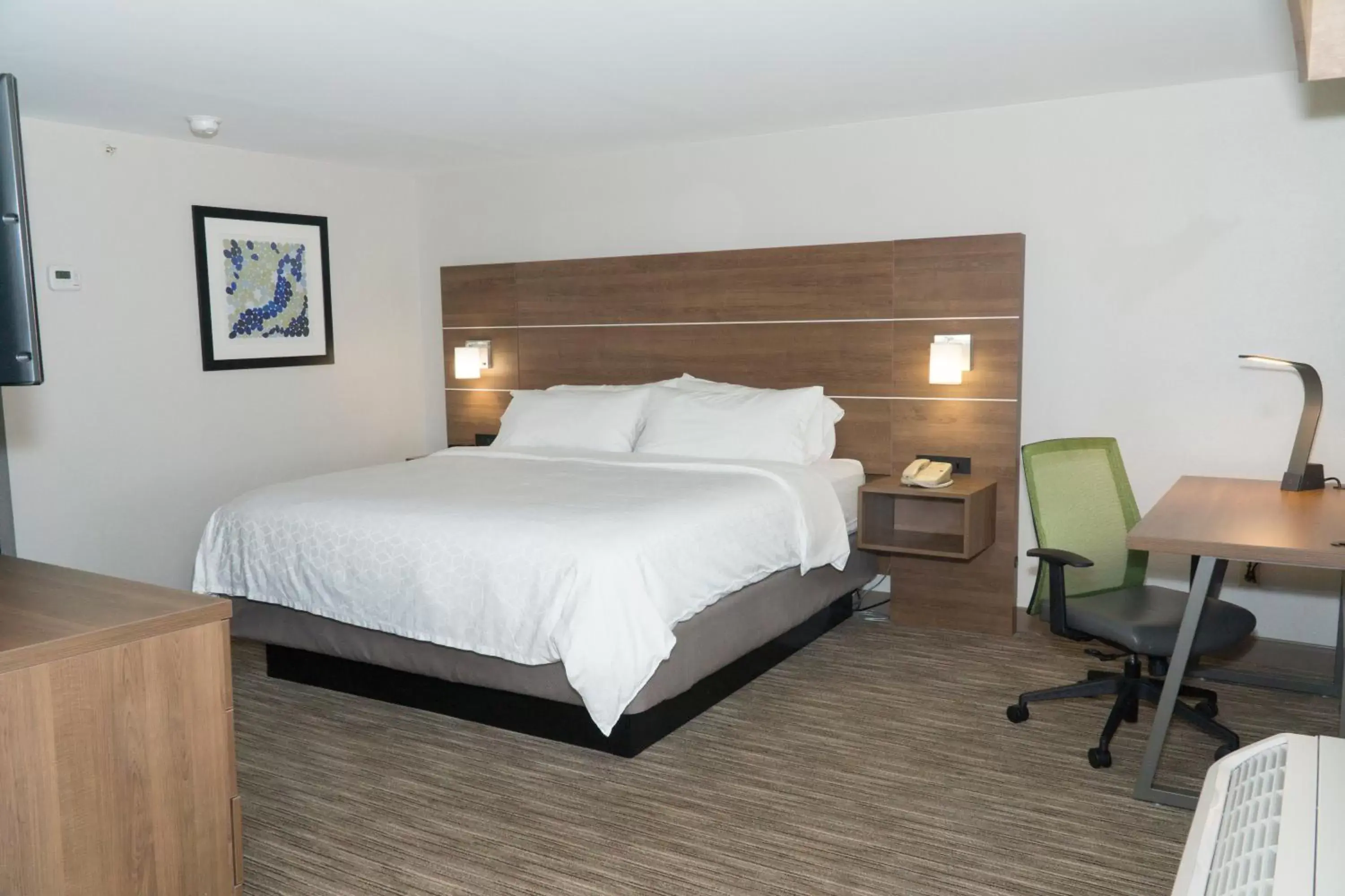 Bed in Holiday Inn Express Hotel & Suites Madison, an IHG Hotel