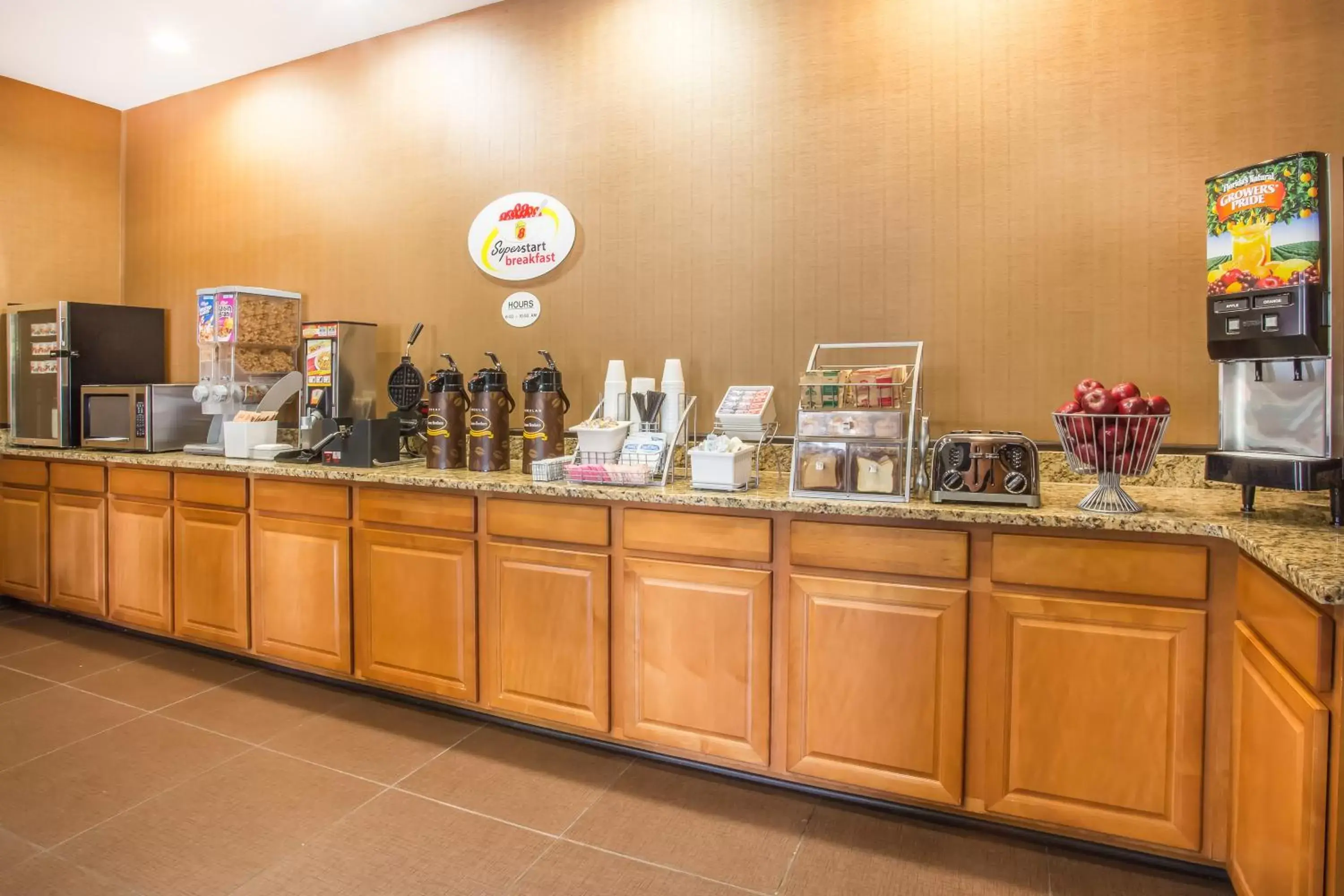 Continental breakfast, Restaurant/Places to Eat in Super 8 by Wyndham Daleville/Roanoke