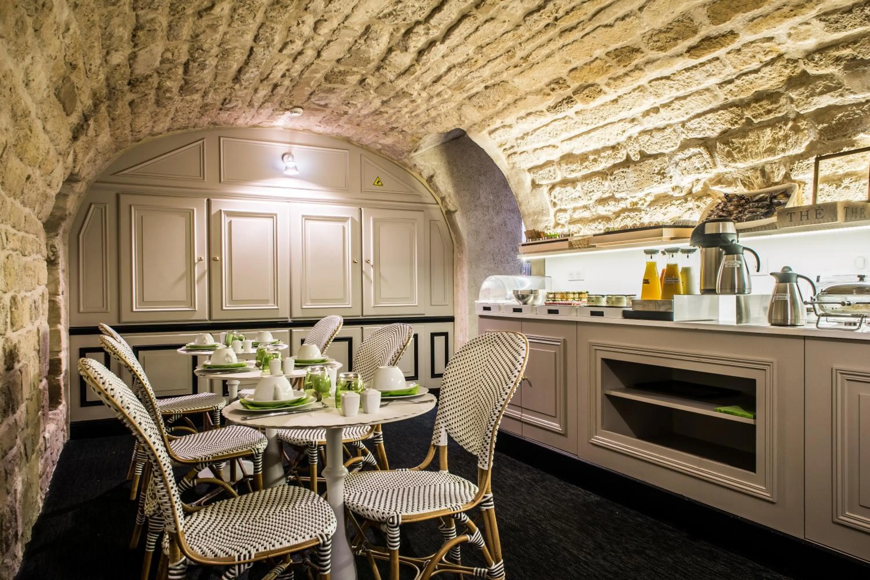 Buffet breakfast in Hôtel Jardin Le Bréa