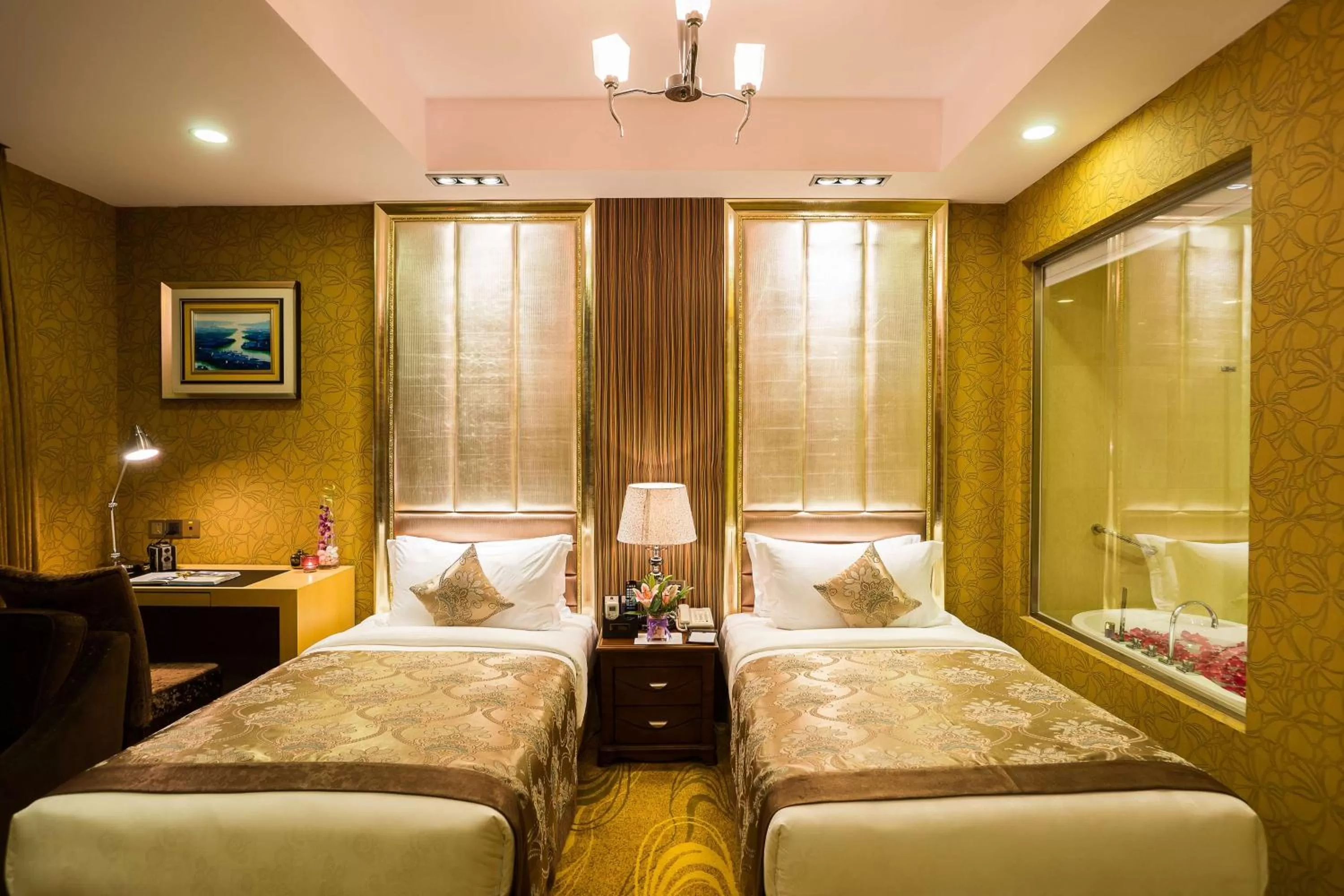 Bedroom in Best Western Chinatown Hotel