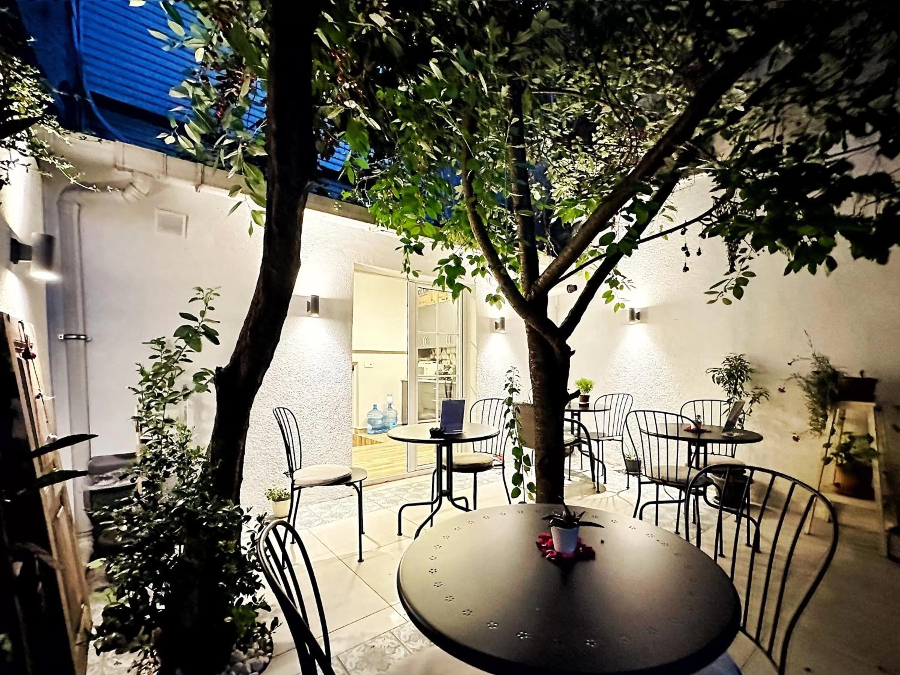 Patio in Sultan Pier Hotel