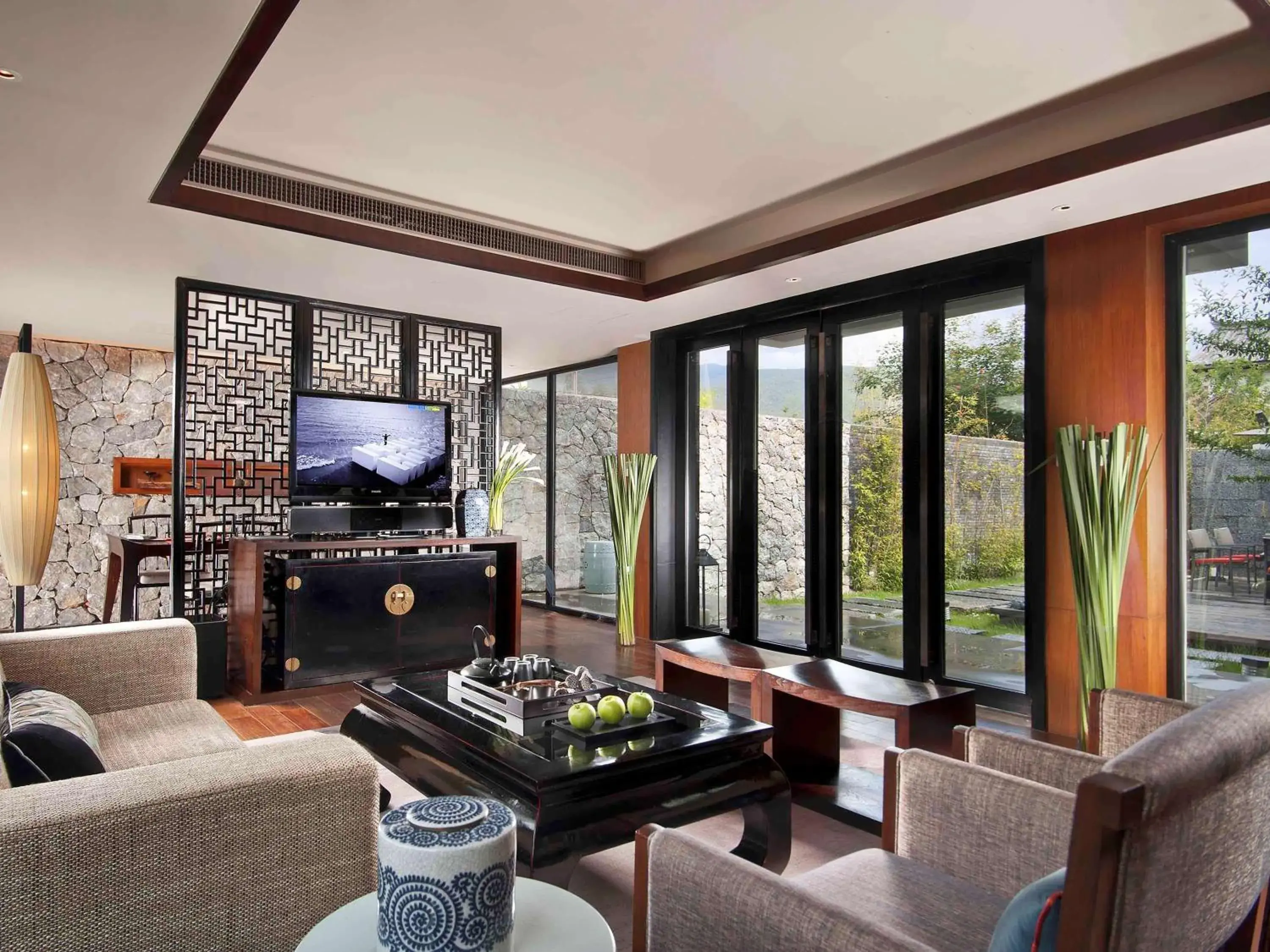 Photo of the whole room, Seating Area in Pullman Lijiang Resort & Spa