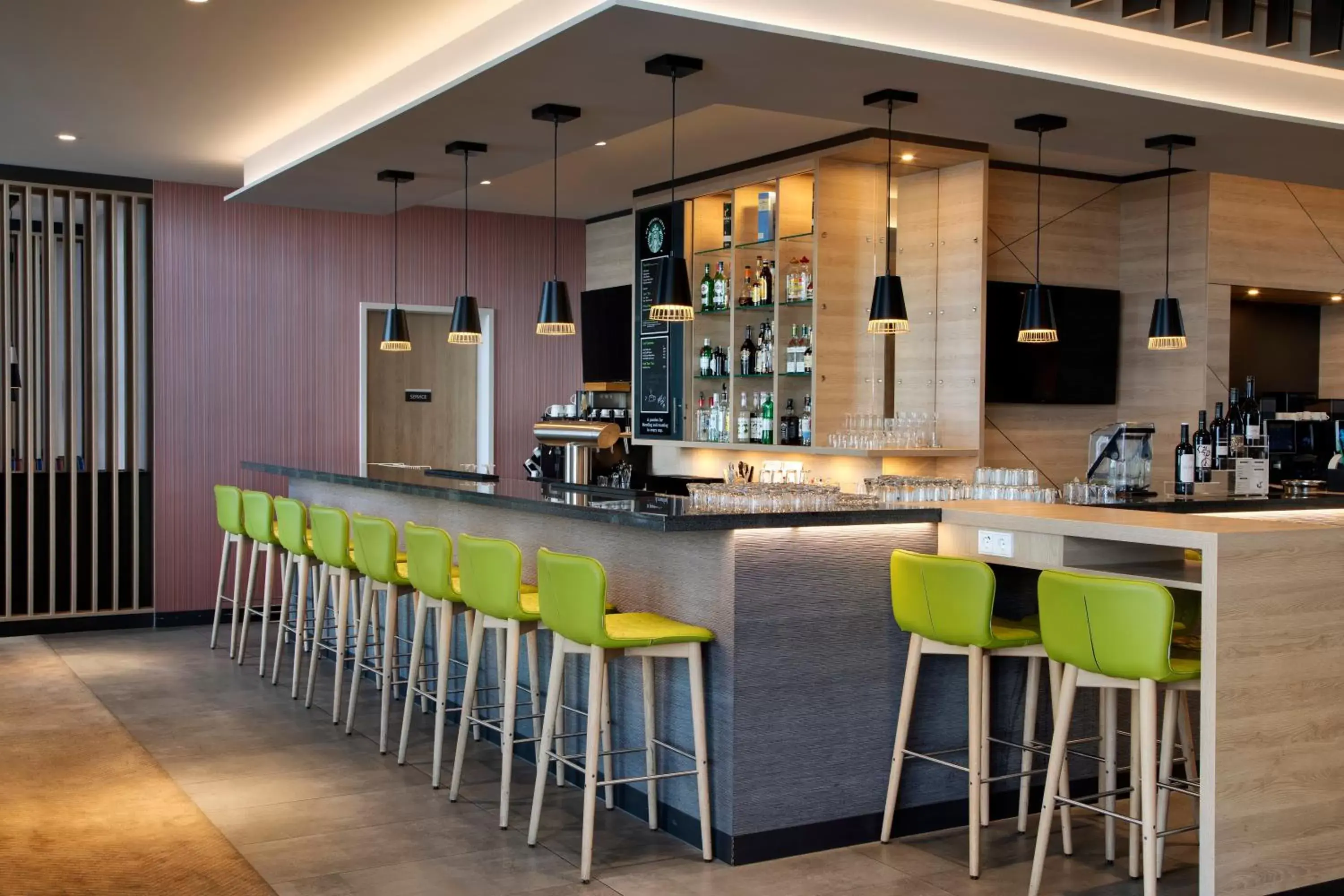 Lounge or bar, Lounge/Bar in Holiday Inn Frankfurt Airport, an IHG Hotel