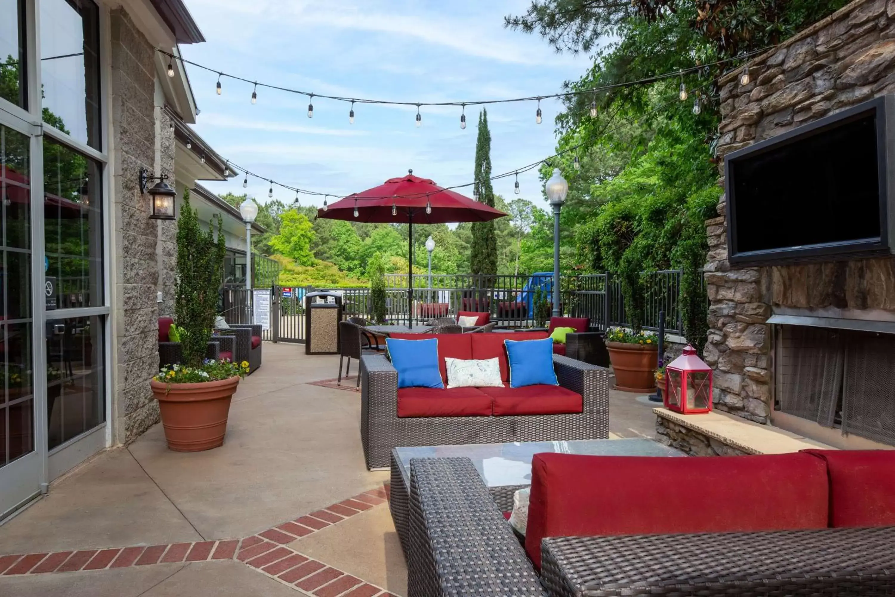 Patio in Hampton Inn & Suites Raleigh/Cary I-40 (PNC Arena)