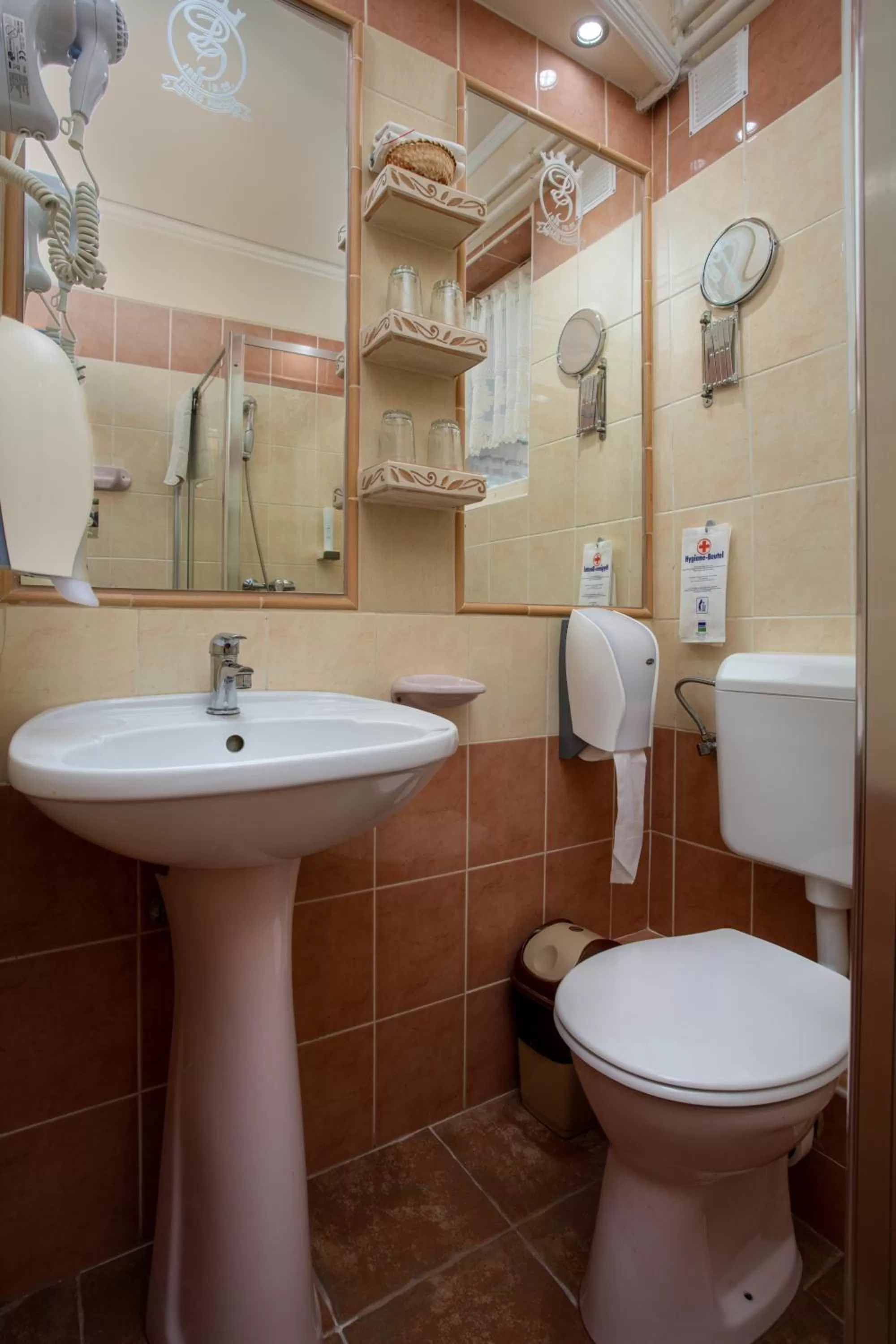 Bathroom in Illés Hotel