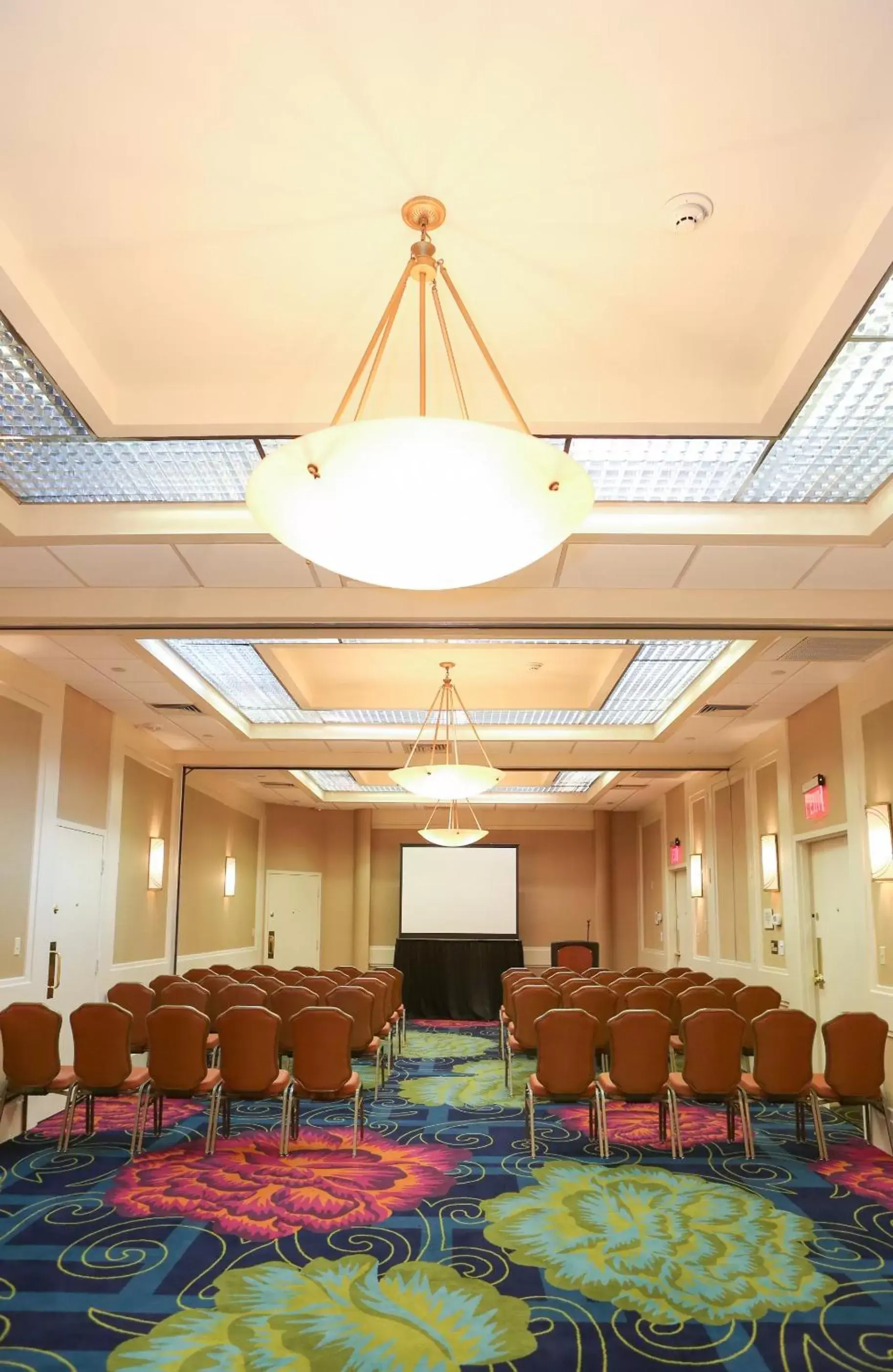 Meeting/conference room in Crowne Plaza Hotel Virginia Beach-Norfolk, an IHG Hotel