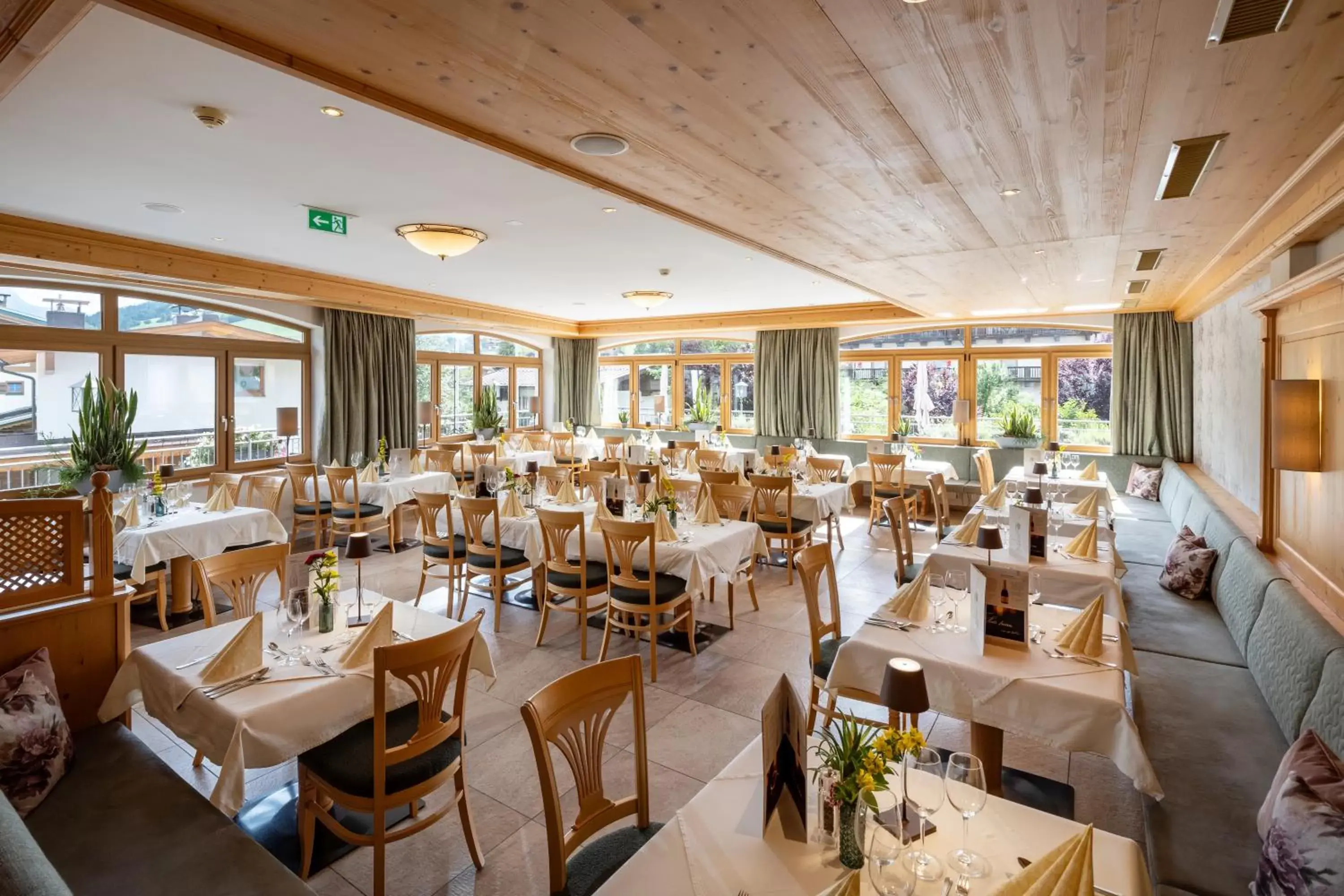Property building, Restaurant/Places to Eat in Alpen Glück Hotel Kirchberger Hof