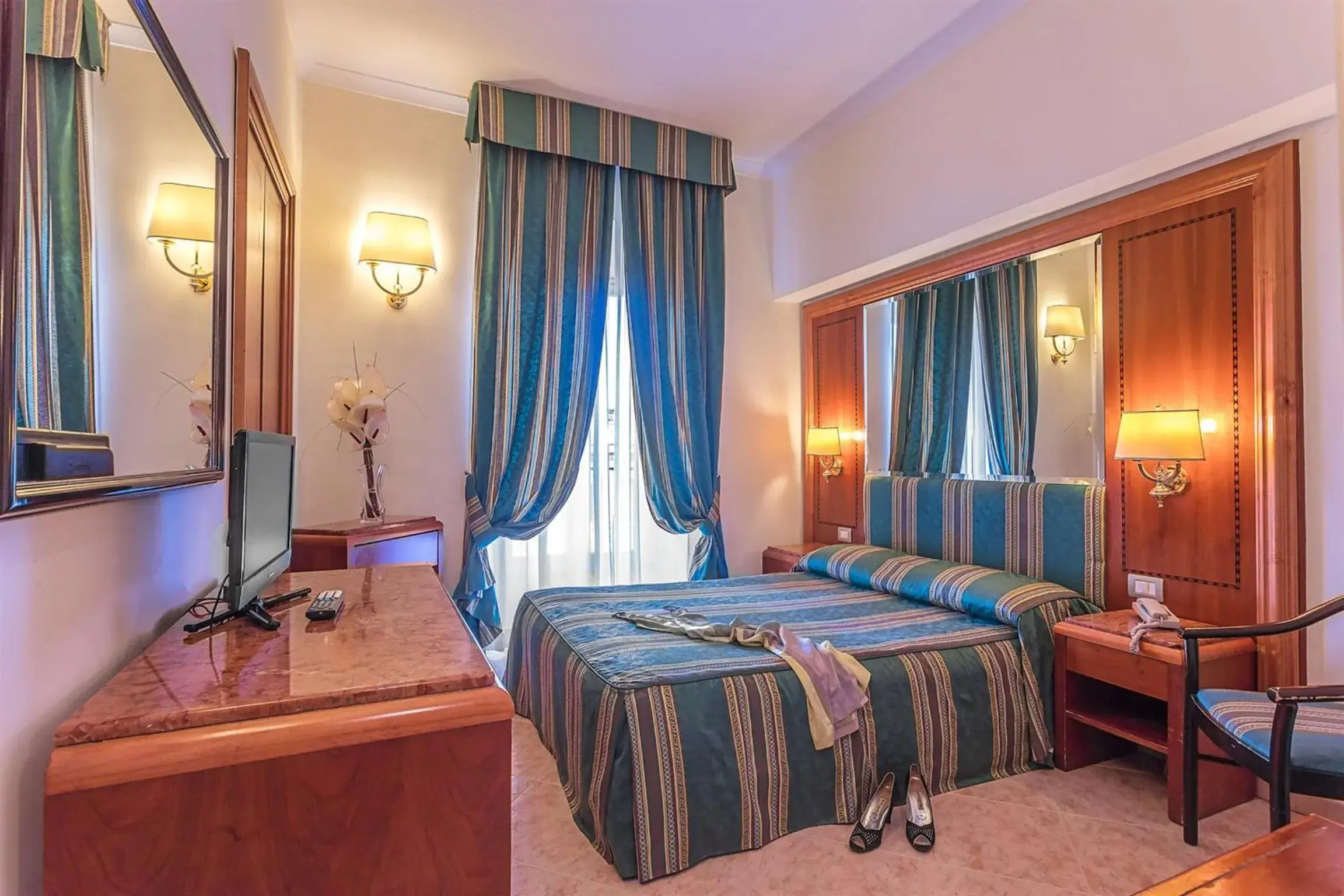 Standard Double or Twin Room in Raeli Hotel Floridia Standard Double or Twin Room in Raeli Hotel Floridia