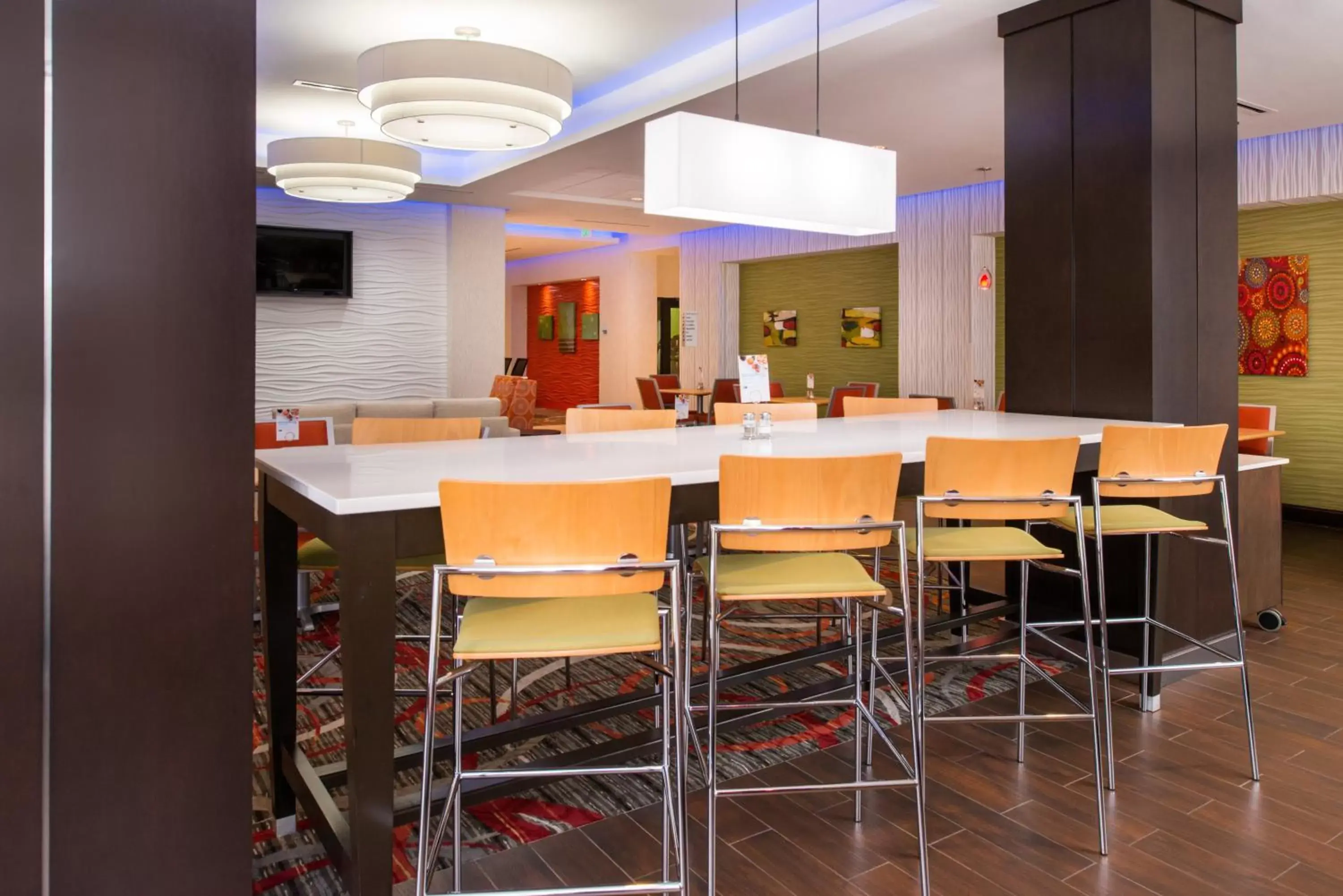 Breakfast, Lounge/Bar in Holiday Inn Express & Suites Monroe, an IHG Hotel
