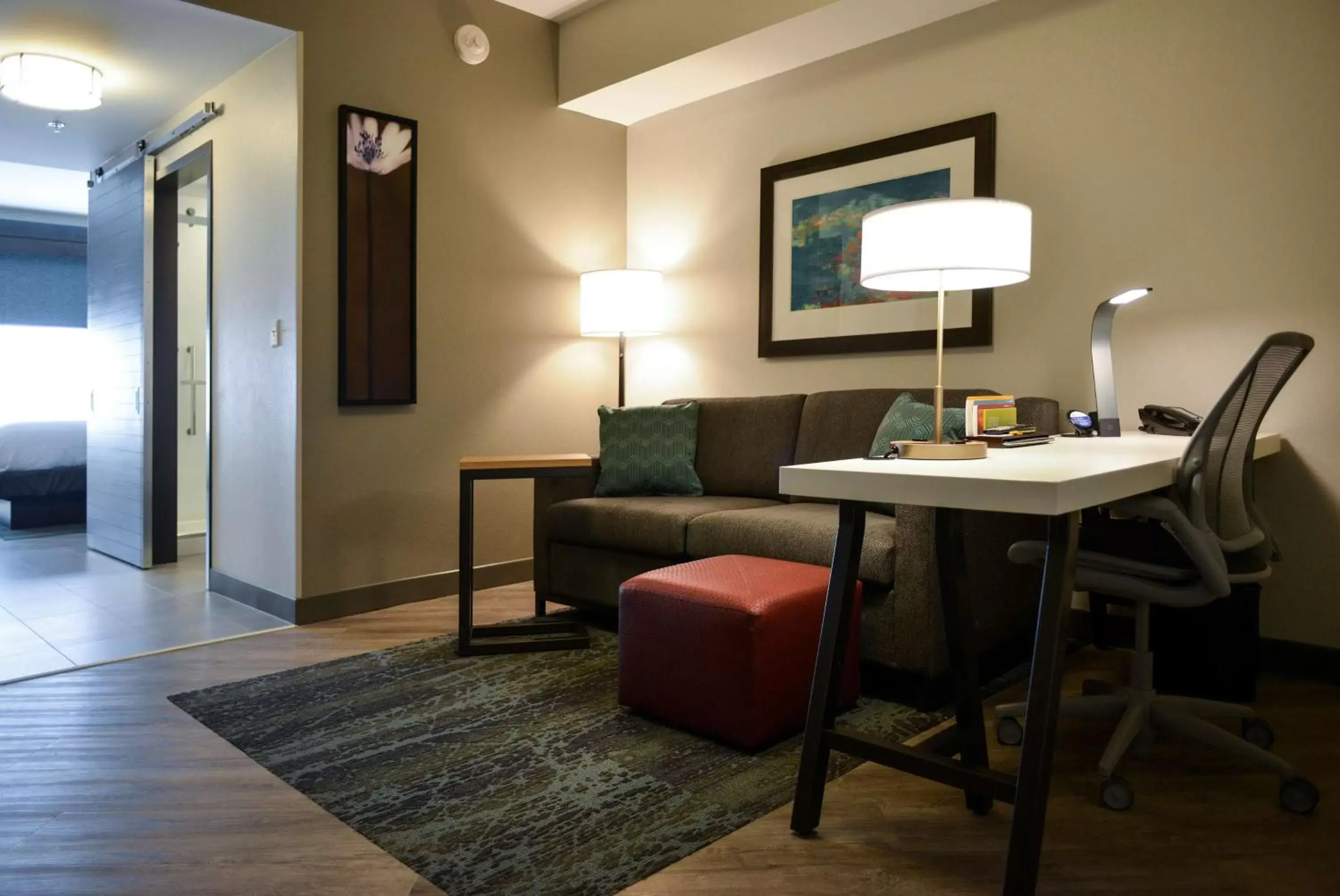 Bedroom, Seating Area in Hilton Garden Inn Louisville Mall Of St. Matthews