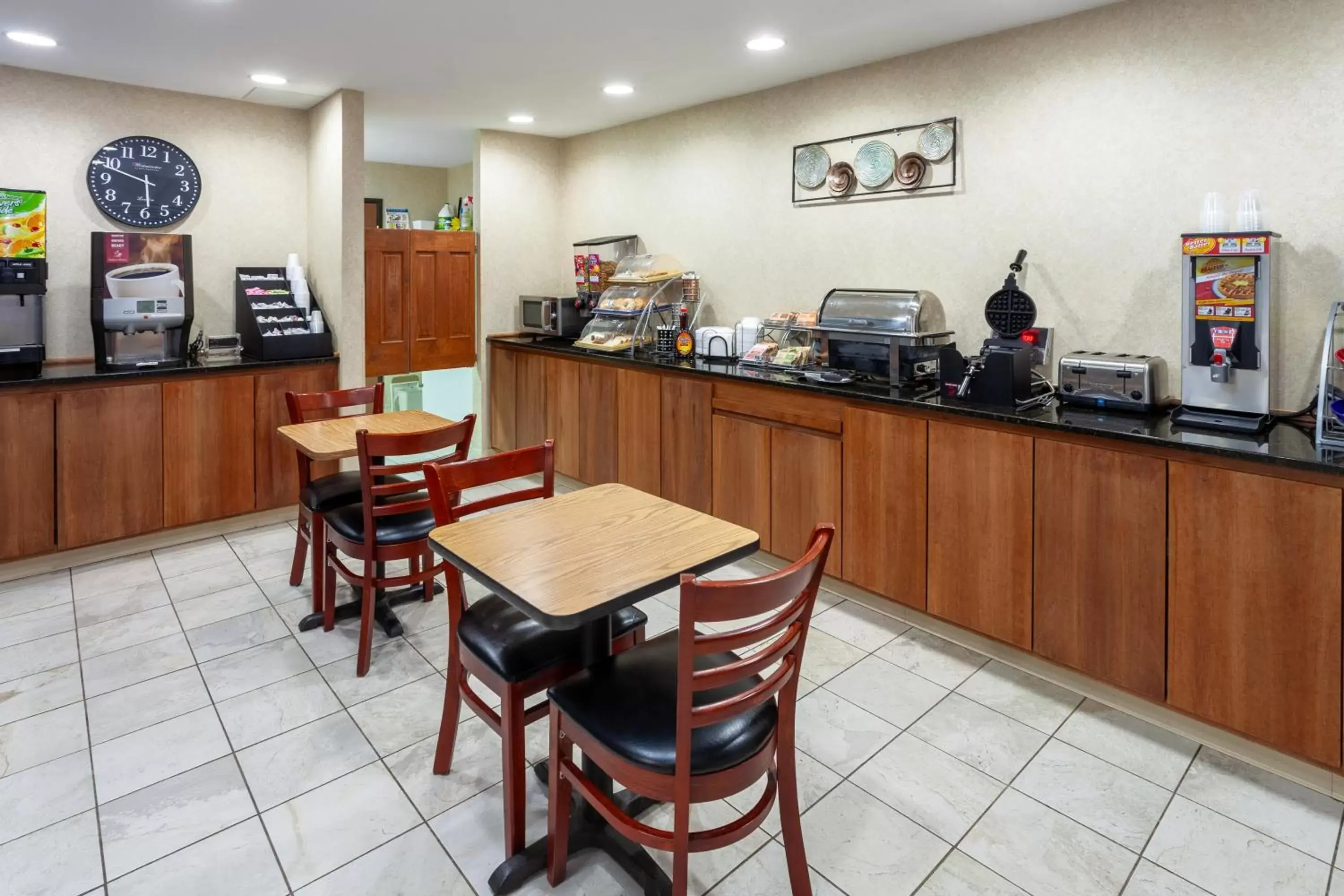 Breakfast in Days Inn by Wyndham Wooster Breakfast in Days Inn by Wyndham Wooster