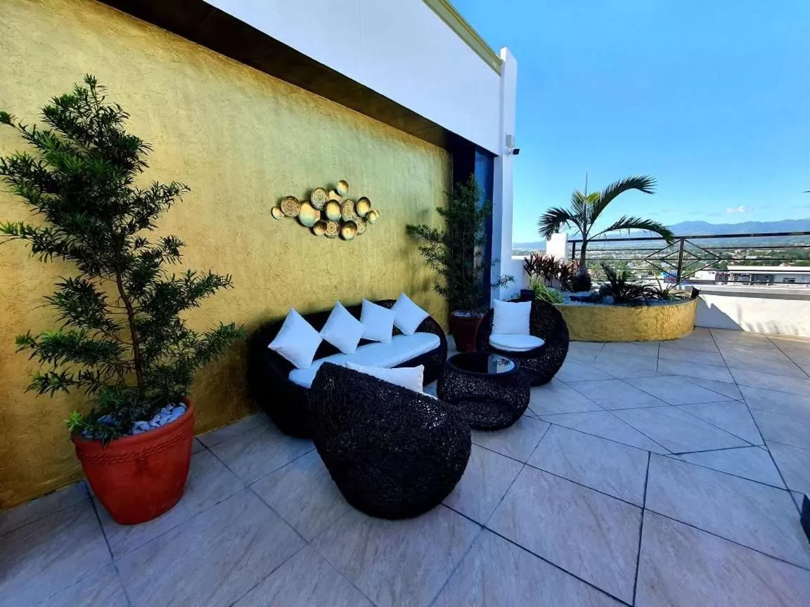 Restaurant/places to eat in Kandi Palace