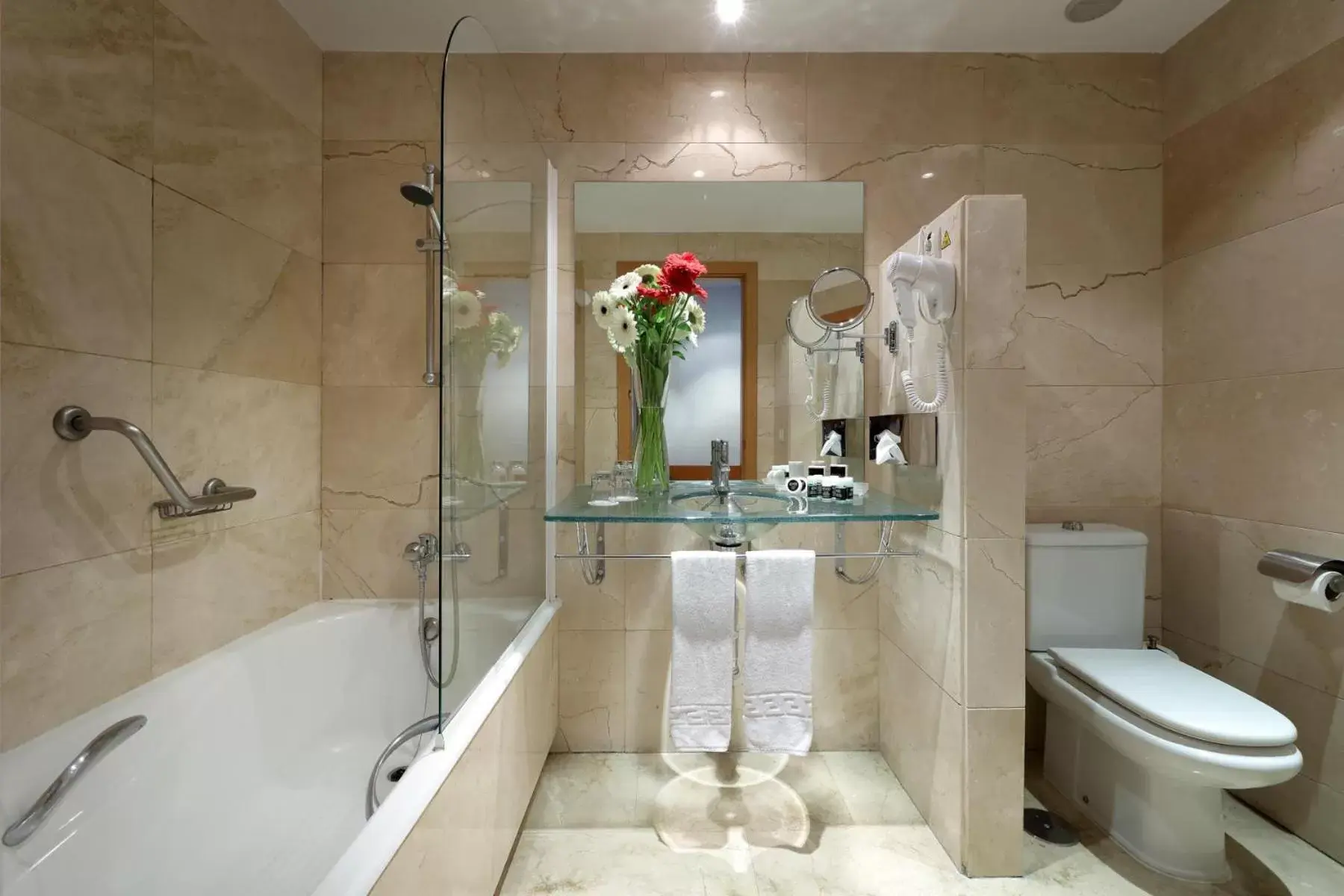 Bathroom in Exe Gran Hotel Almenar