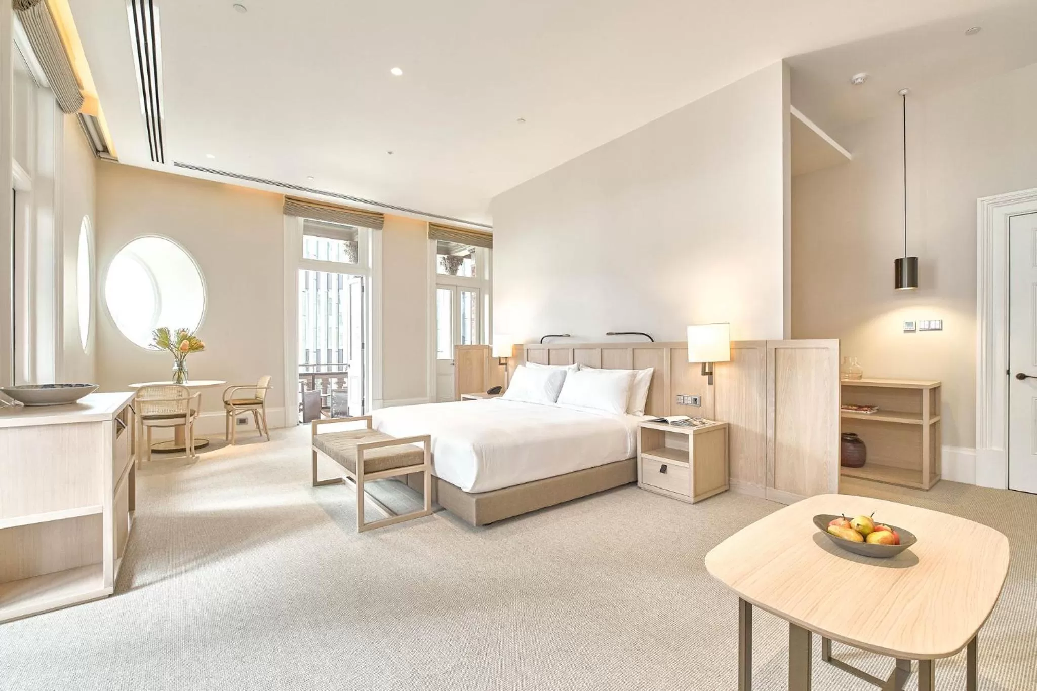 Photo of the whole room, Bed in COMO The Treasury