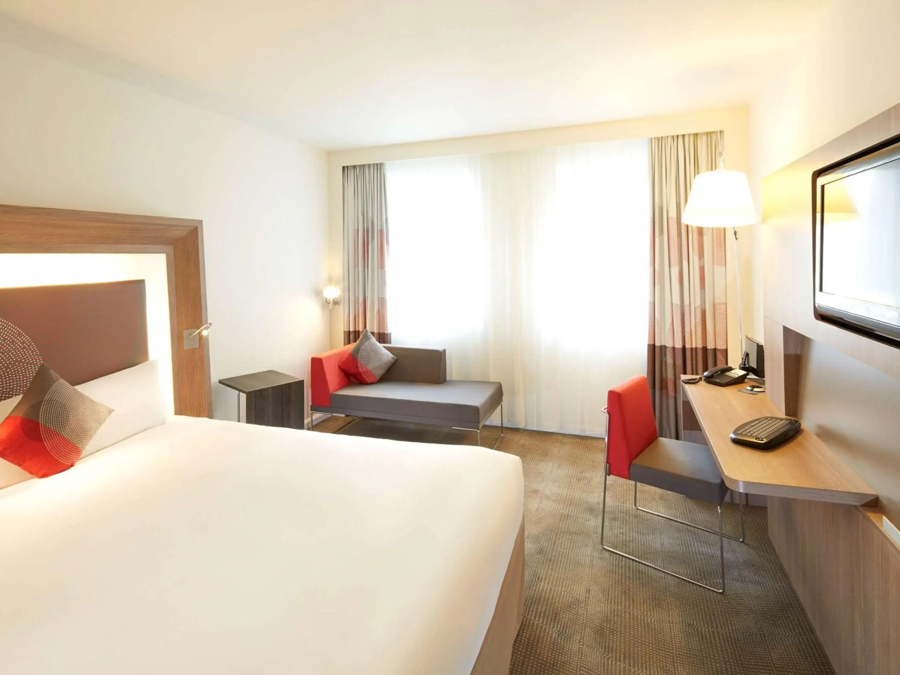 Photo of the whole room, Bed in Novotel Massy Palaiseau