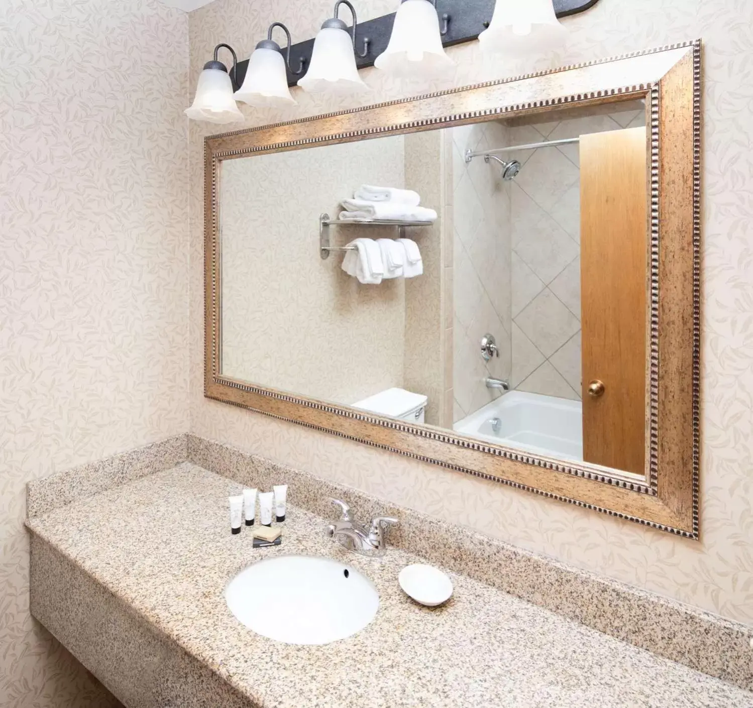 Bathroom in Red Lion Hotel Wenatchee City Center
