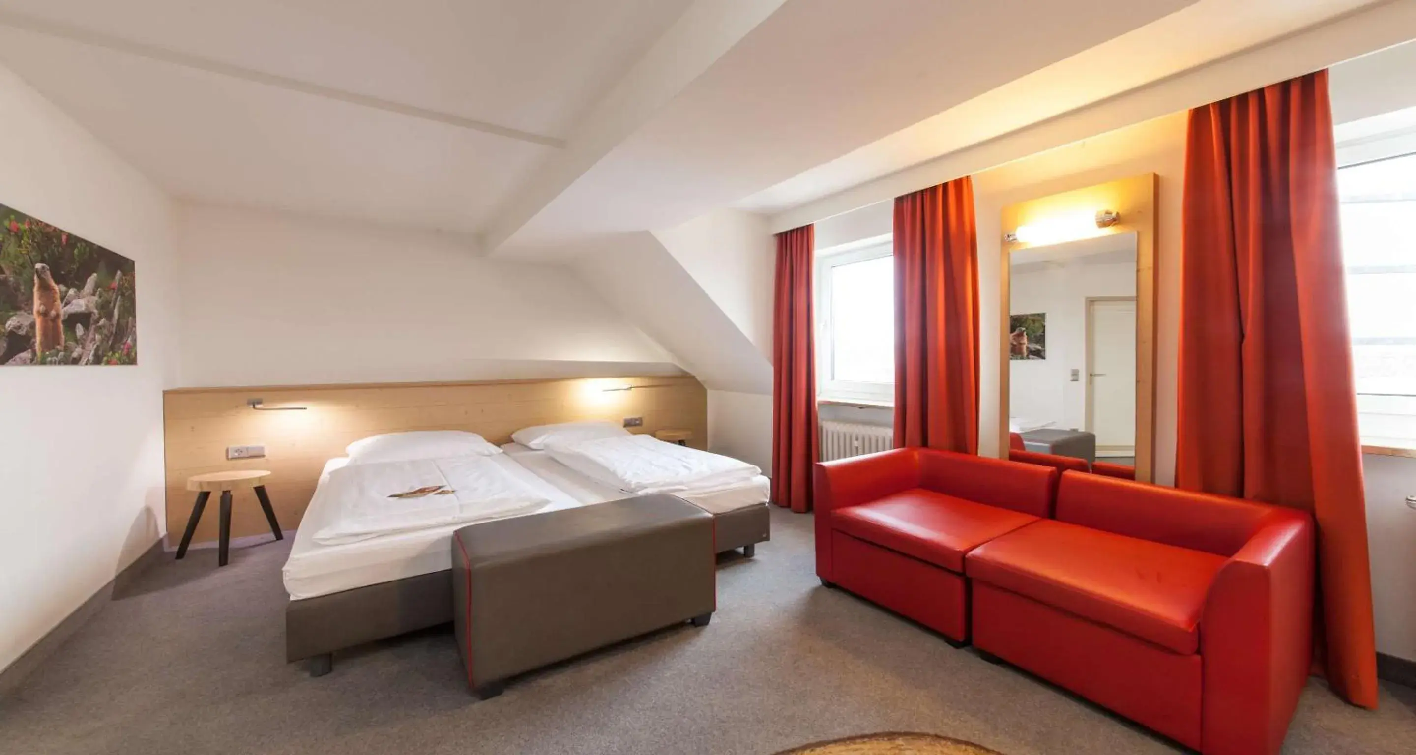 Photo of the whole room in Sure Hotel by Best Western Muenchen Hauptbahnhof