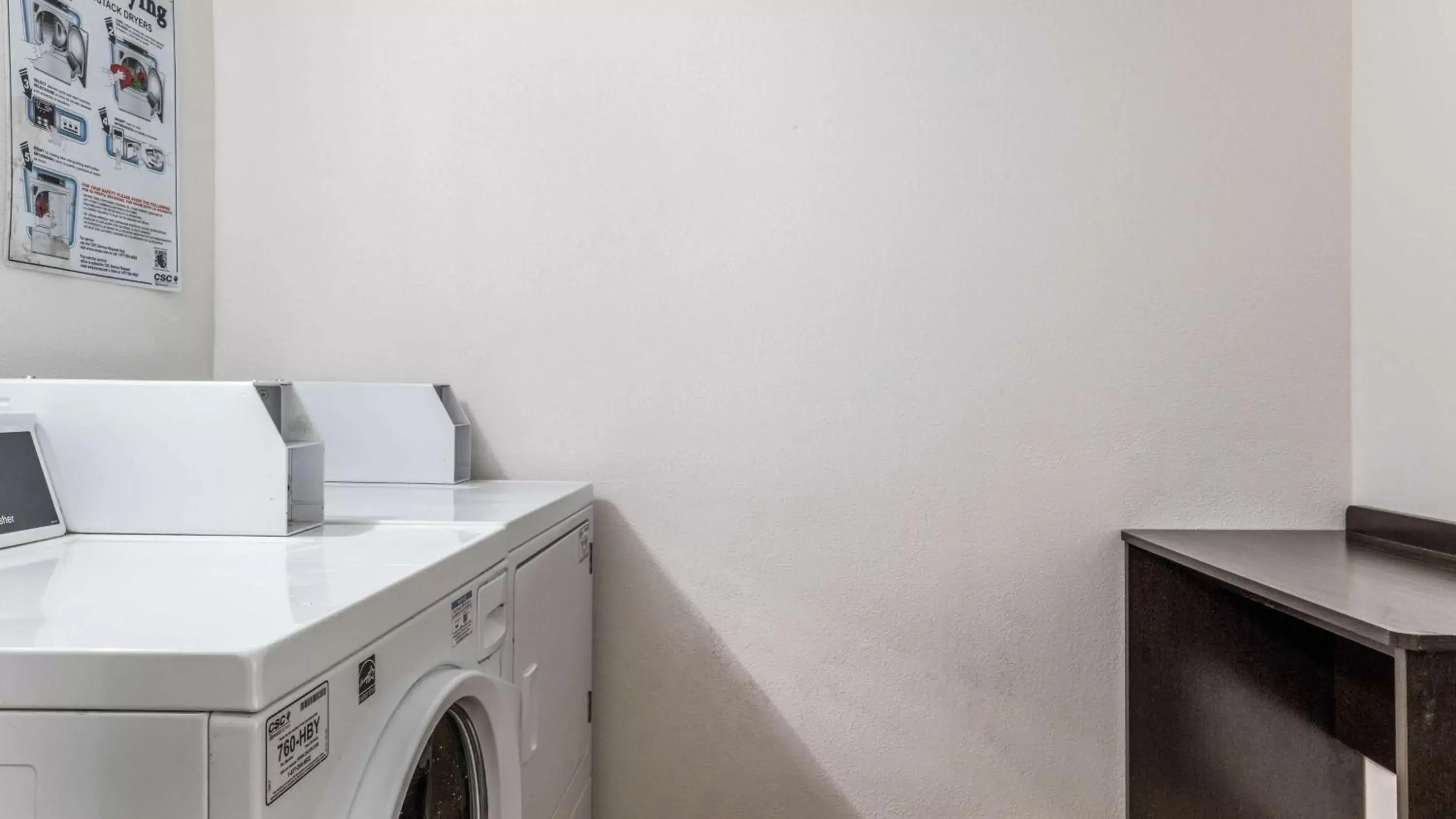 Property building in Motel 6-Elk Grove Village, IL Property building in Motel 6-Elk Grove Village, IL