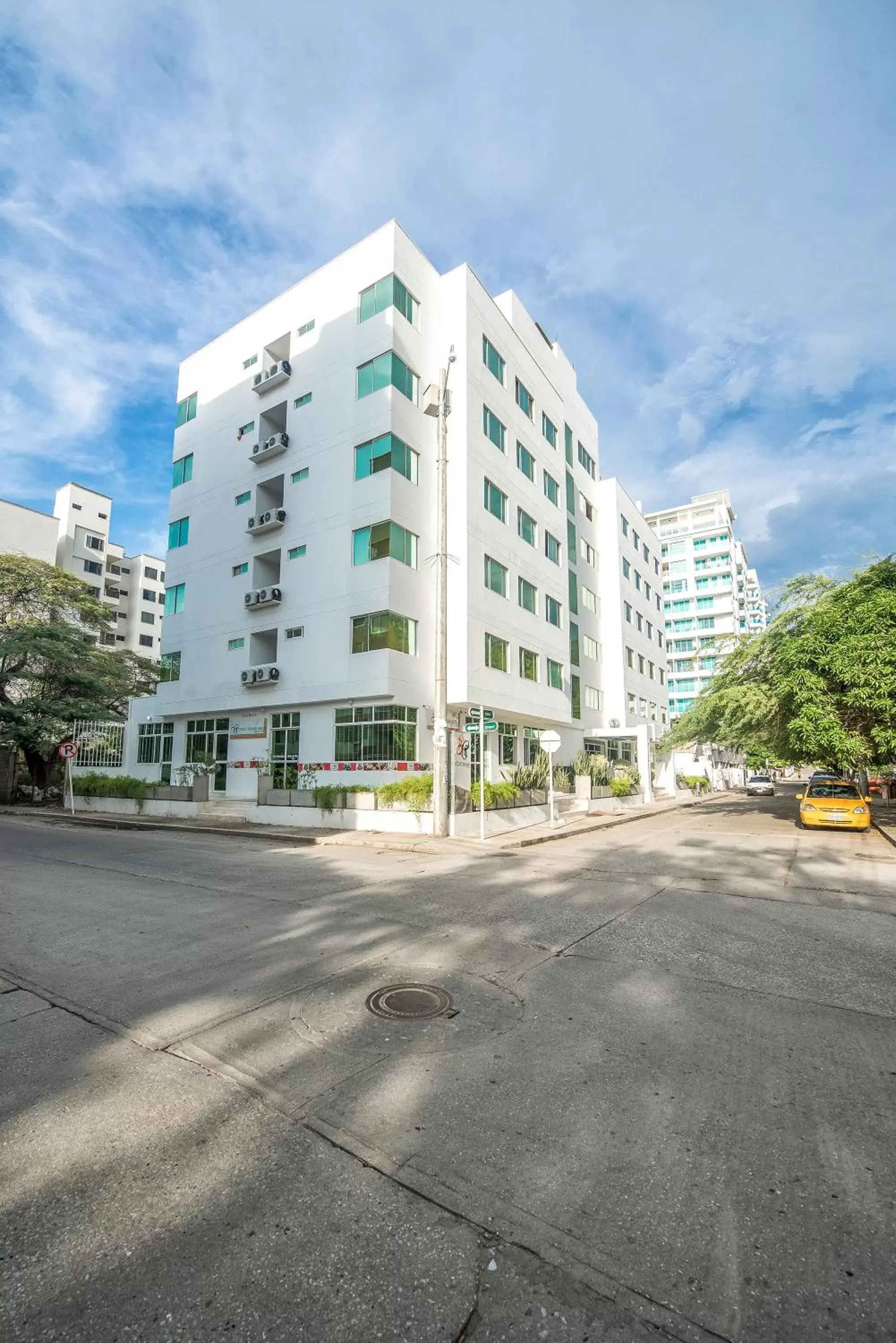 Facade/entrance, Property Building in Hotel Portobahia Santa Marta Rodadero