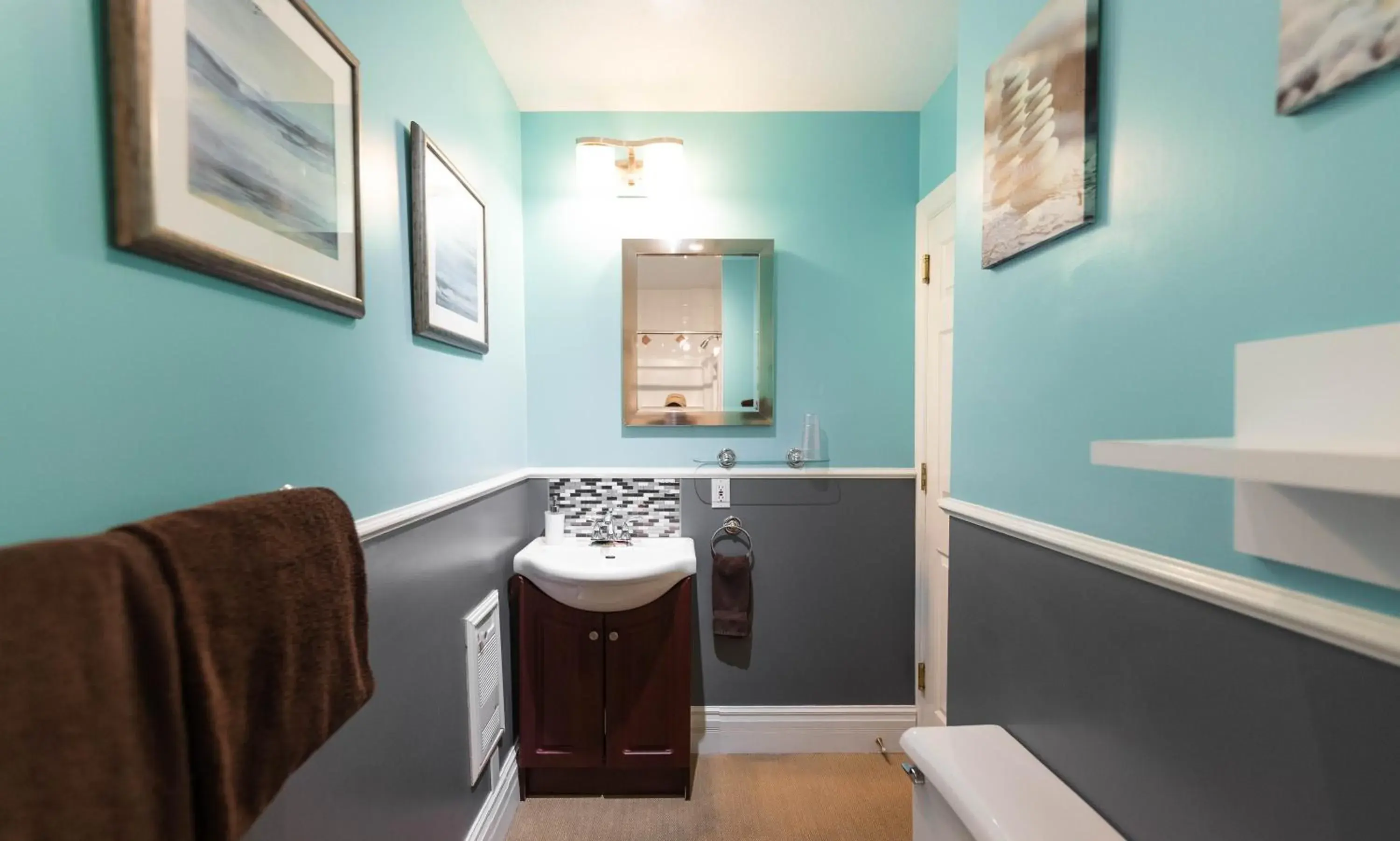 Bathroom, Kitchen/Kitchenette in Cloudside Hotel
