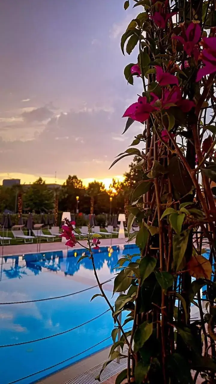 Swimming Pool in The Sydney Hotel