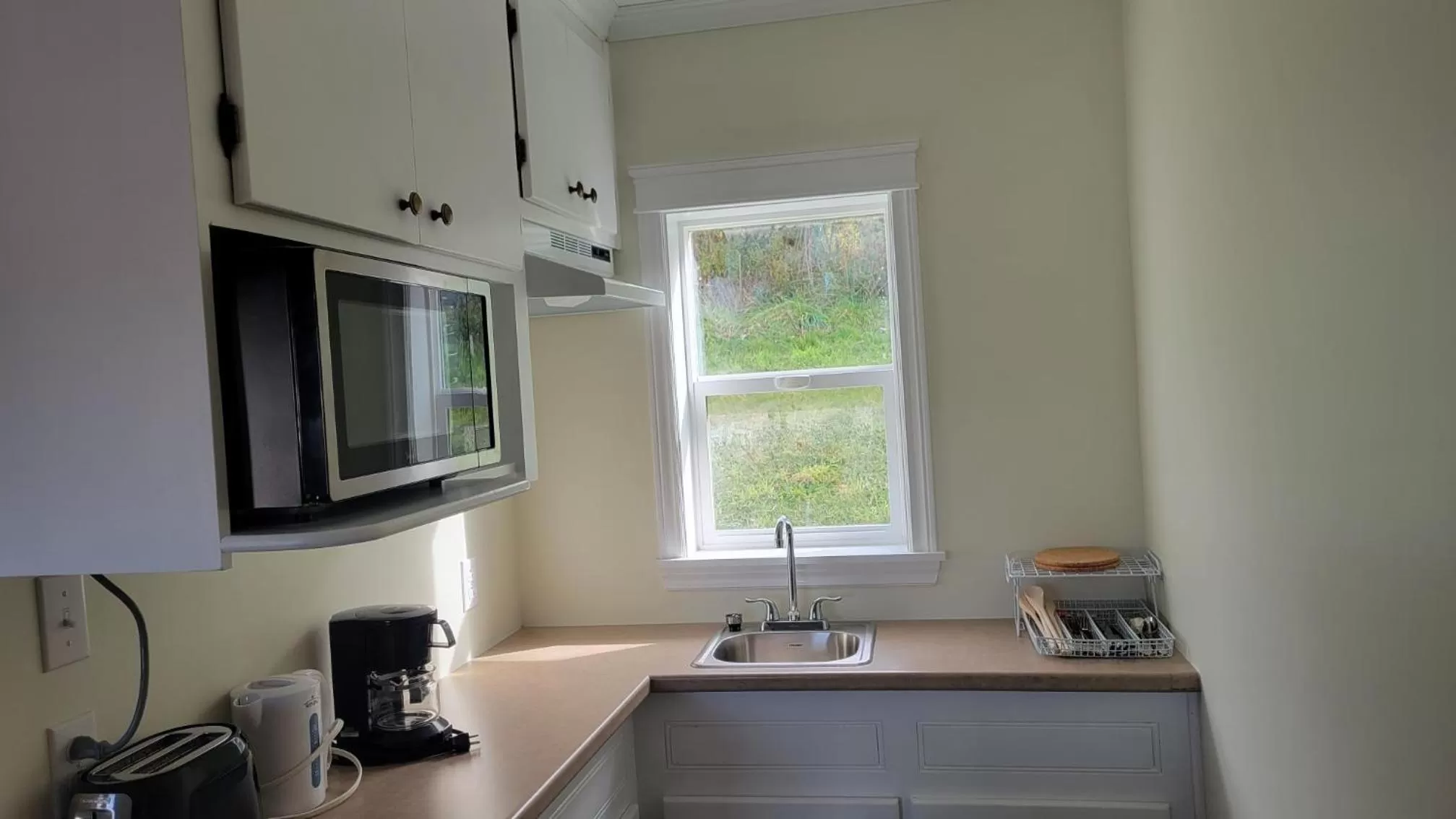 Kitchen or kitchenette in Novastar Motel On The Lake