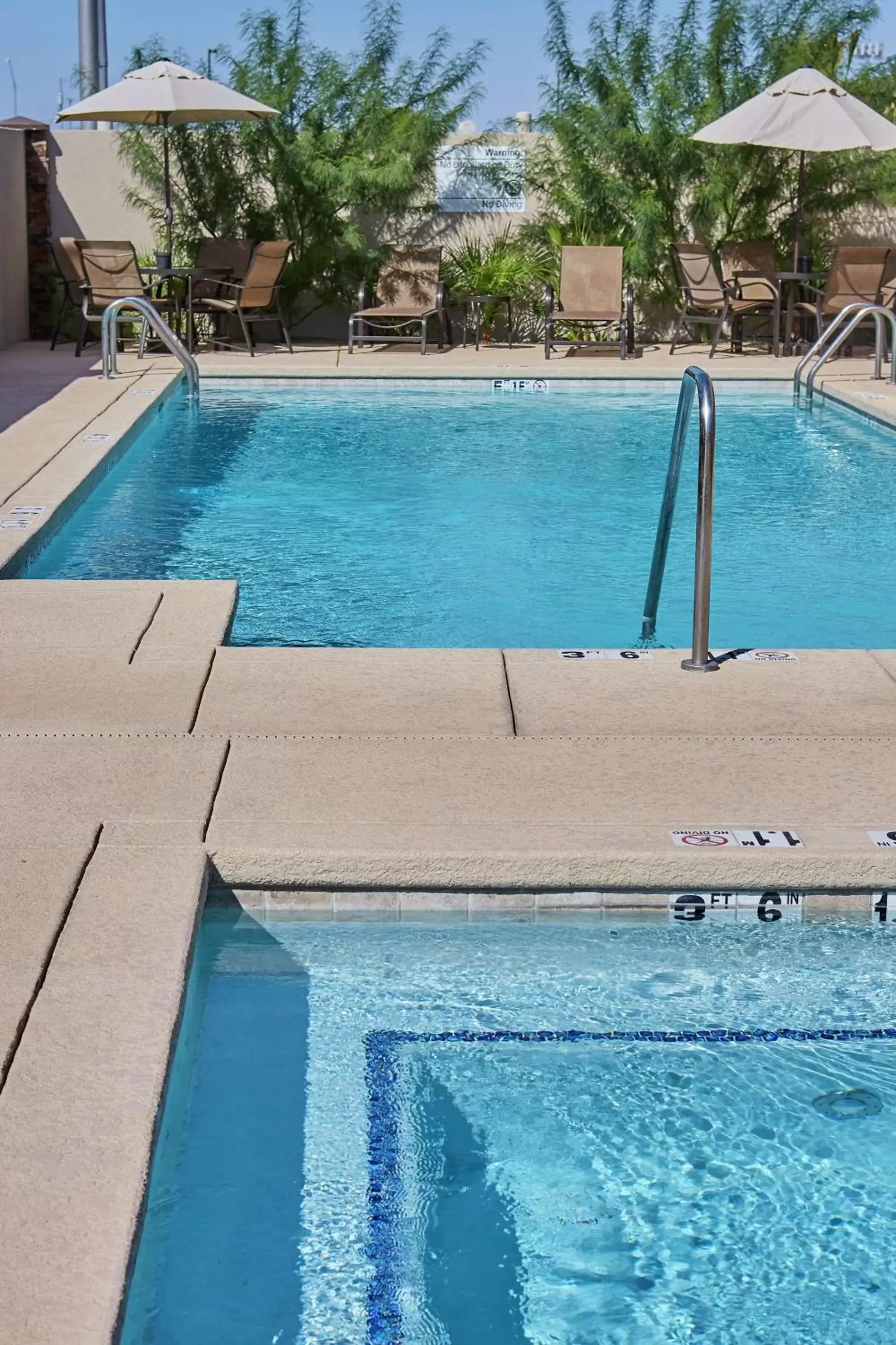 Swimming Pool in Hampton Inn Parker, AZ