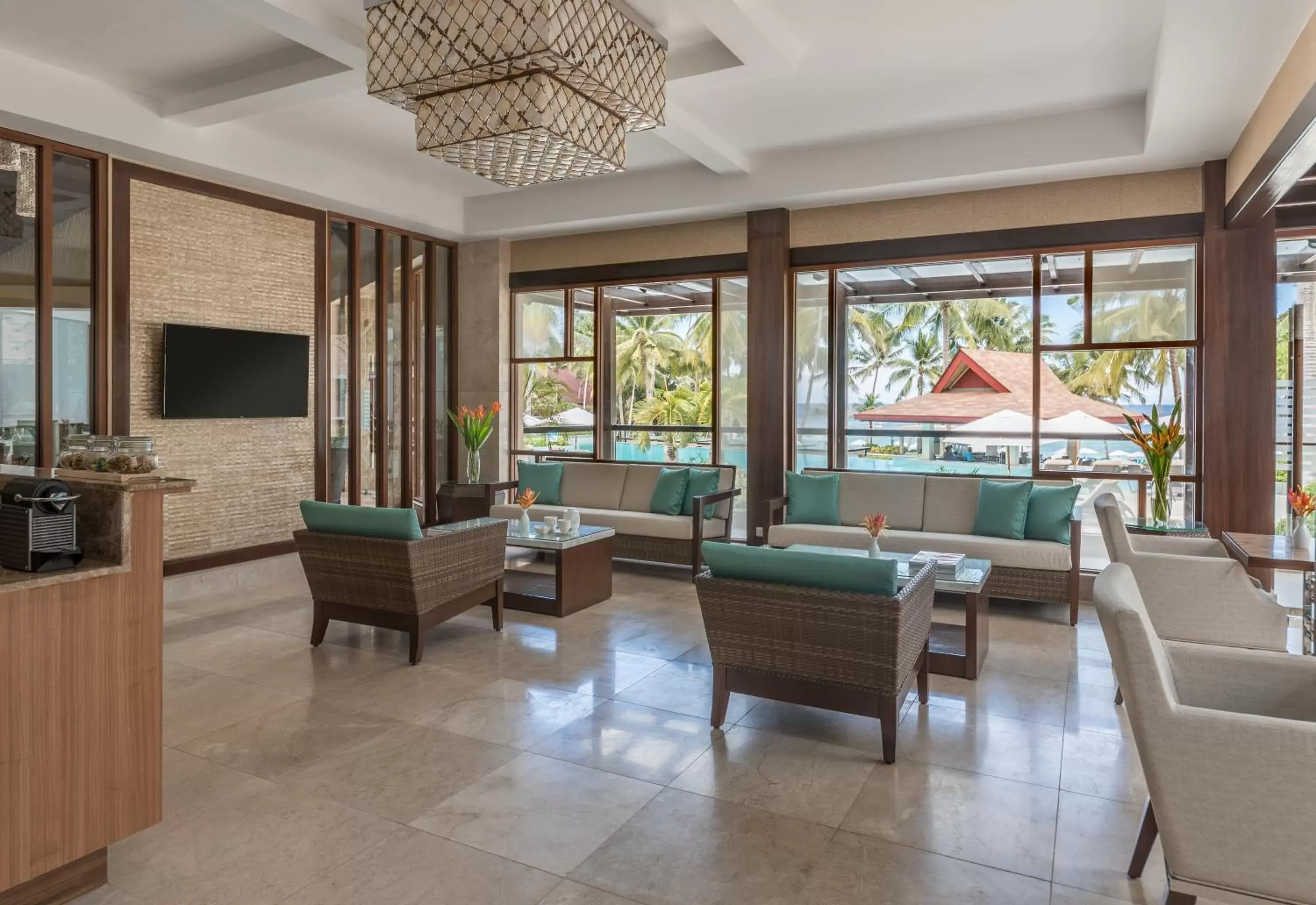 Lounge or bar, Seating Area in Henann Resort Alona Beach