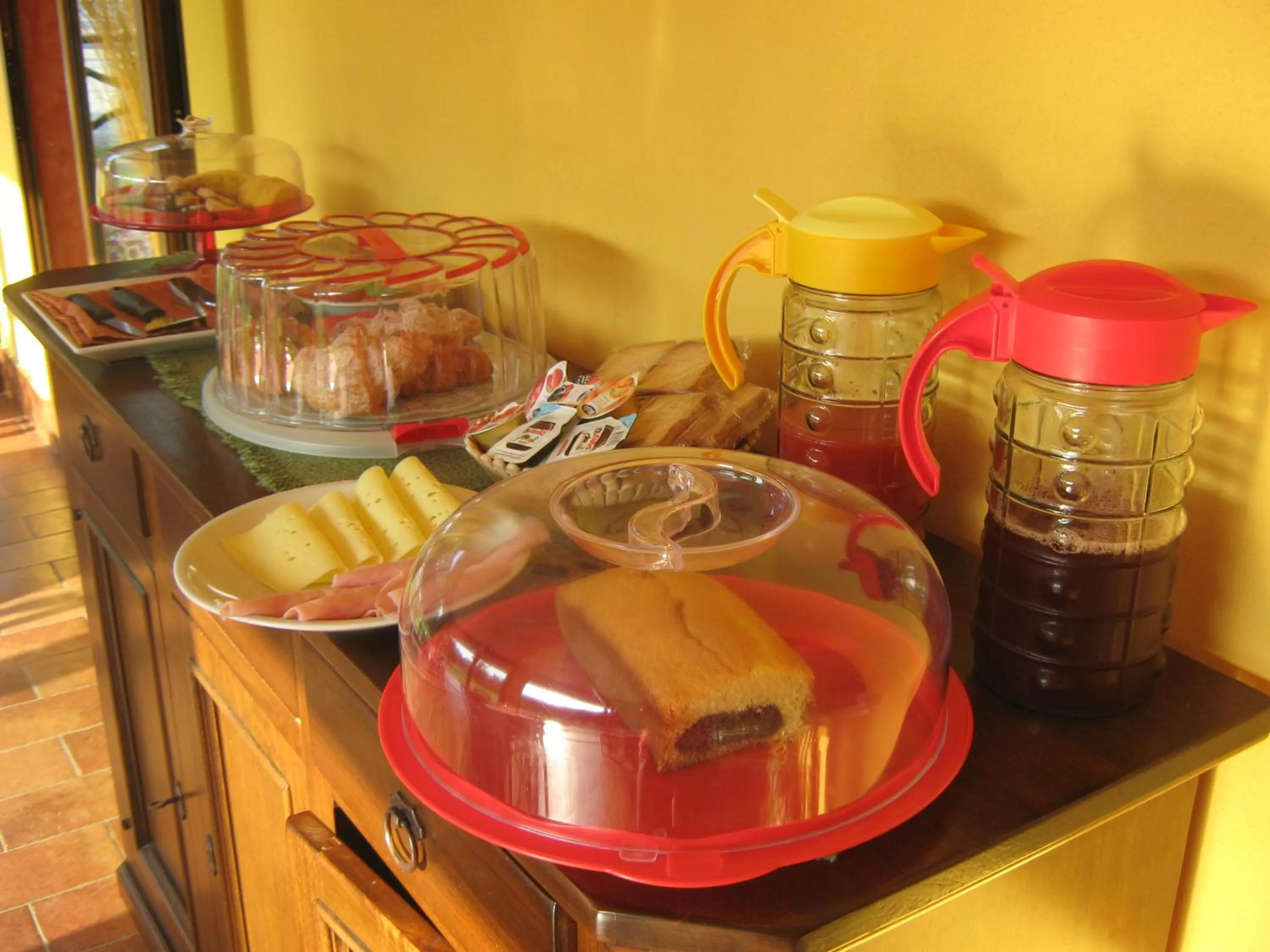 Continental breakfast in B & B OASI
