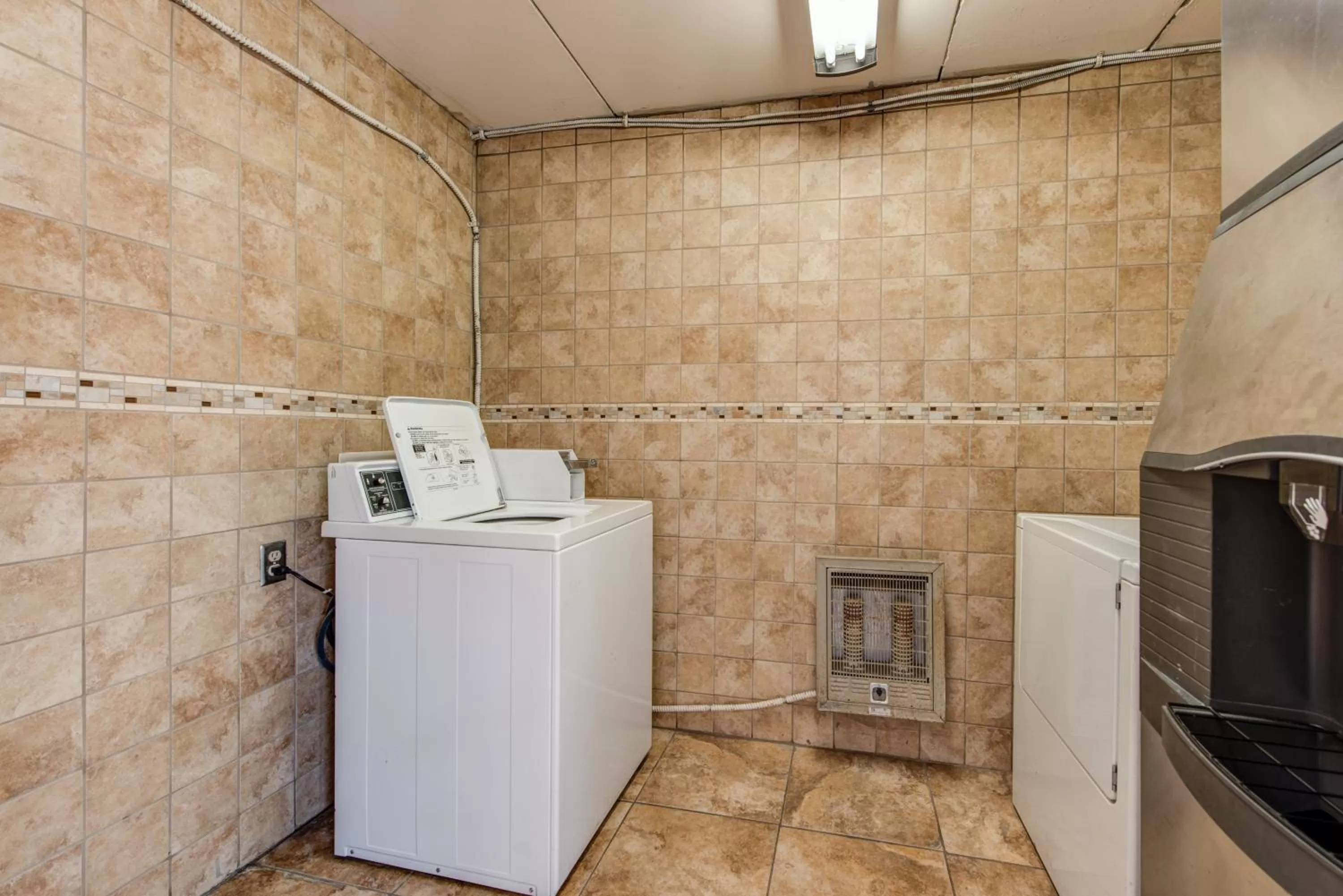 Area and facilities in Oak Square Rentals