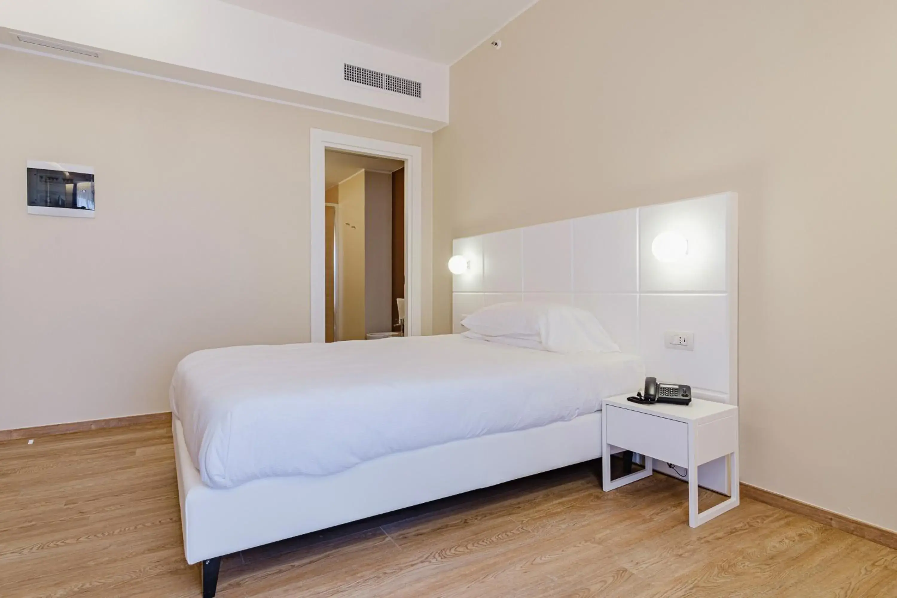 Bed in Hotel Boston Bed in Hotel Boston