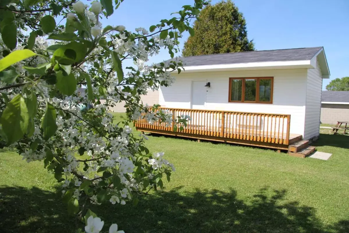 Property Building in Coach House Inn