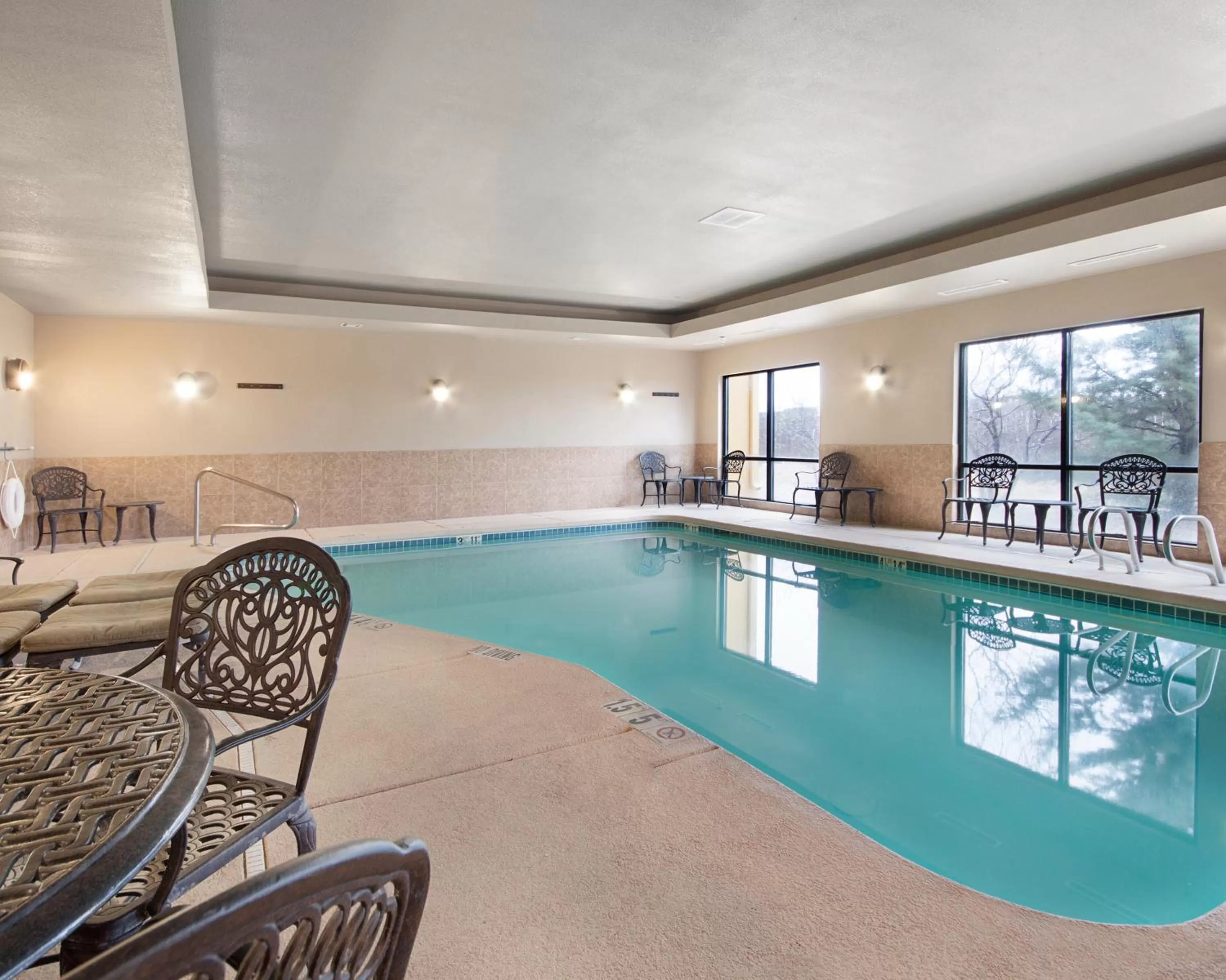 Swimming pool in MainStay Suites Hobbs