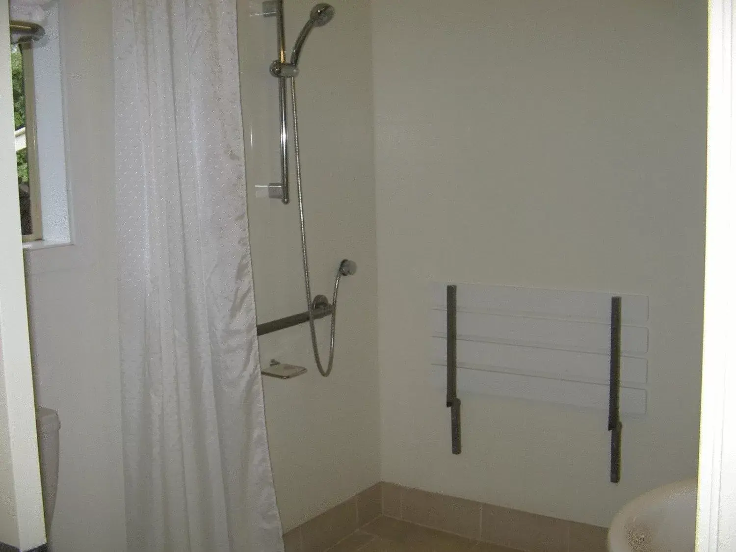 Bathroom in Shortland Court Motel