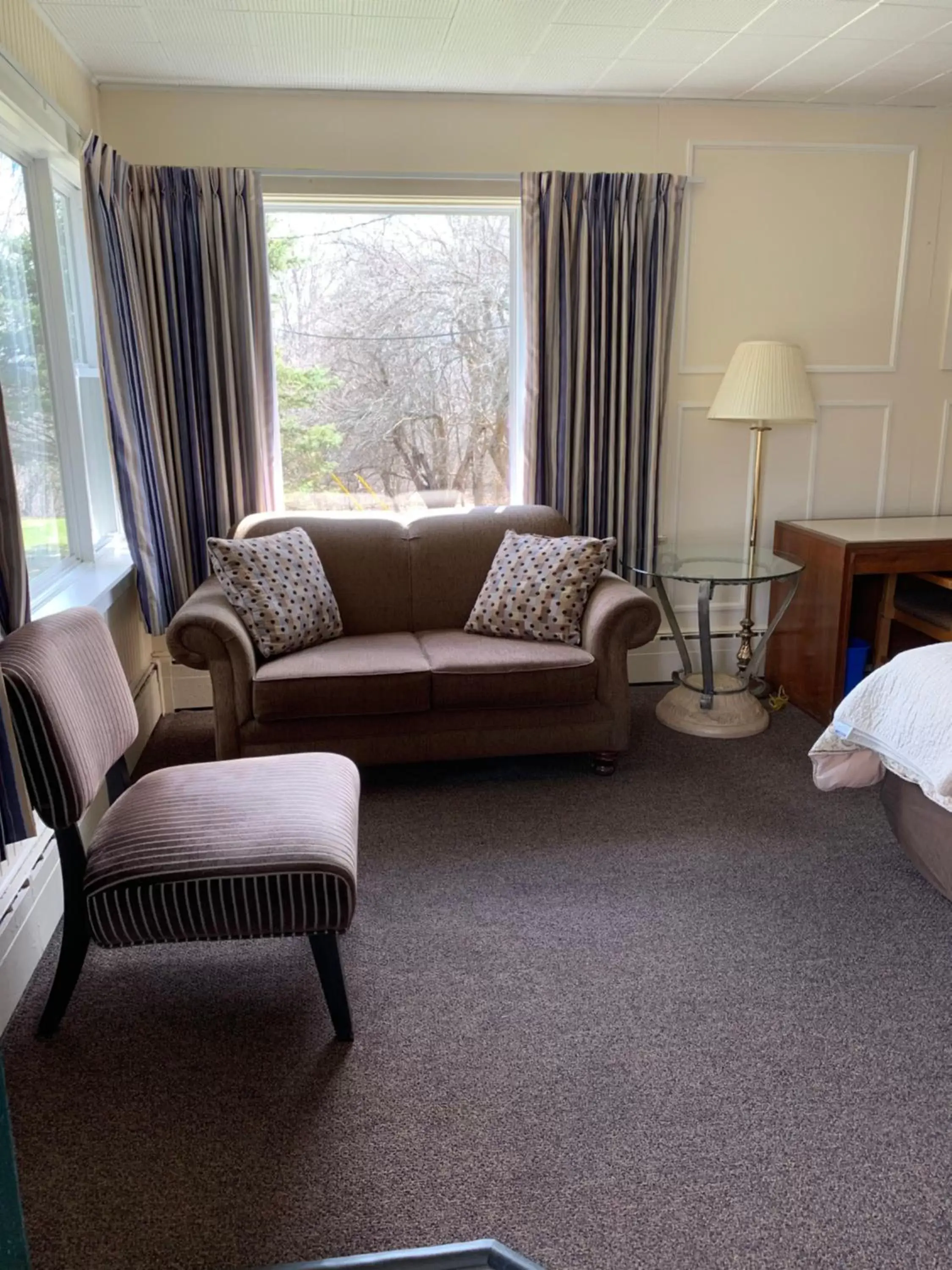 Seating Area in The Lionstone Inn Motel and Cottages