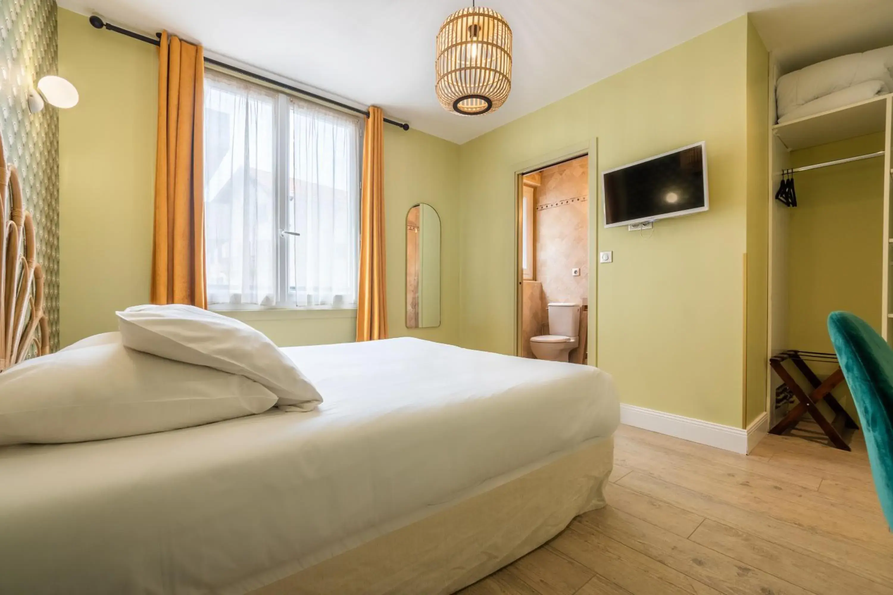 Bed in Hôtel Cosmopolitain