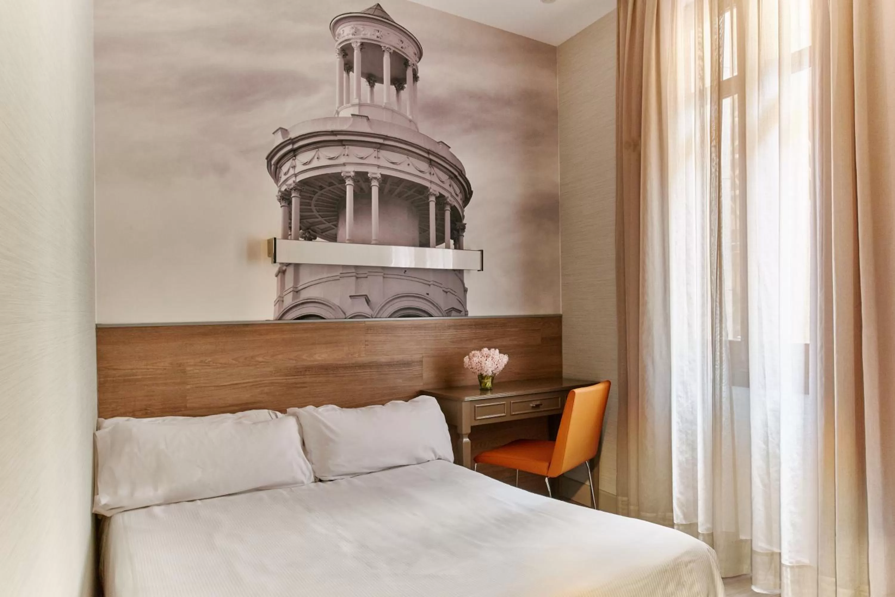 Photo of the whole room, Bed in Regente Hotel