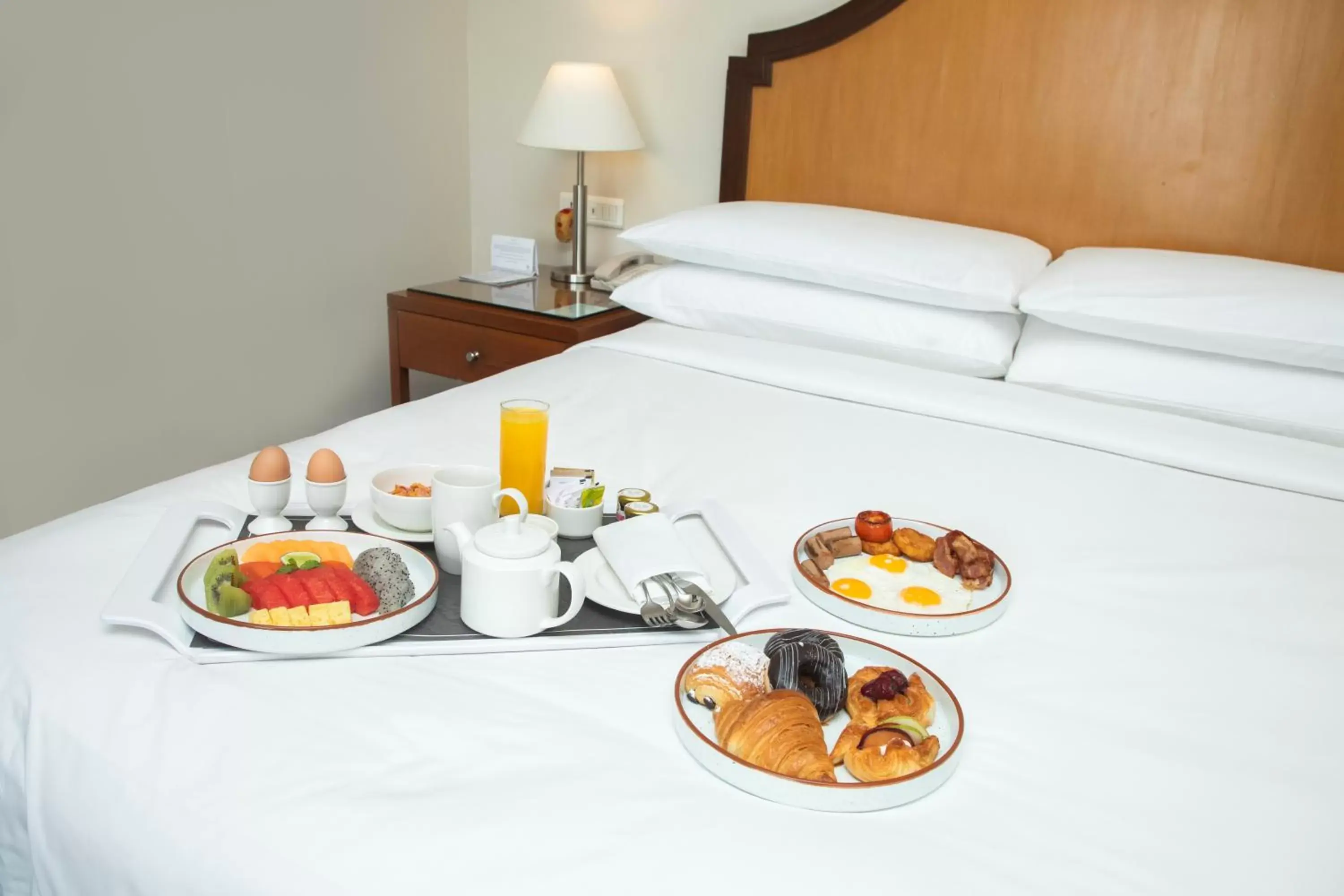 Breakfast, Bed in Hyderabad Marriott Hotel & Convention Centre