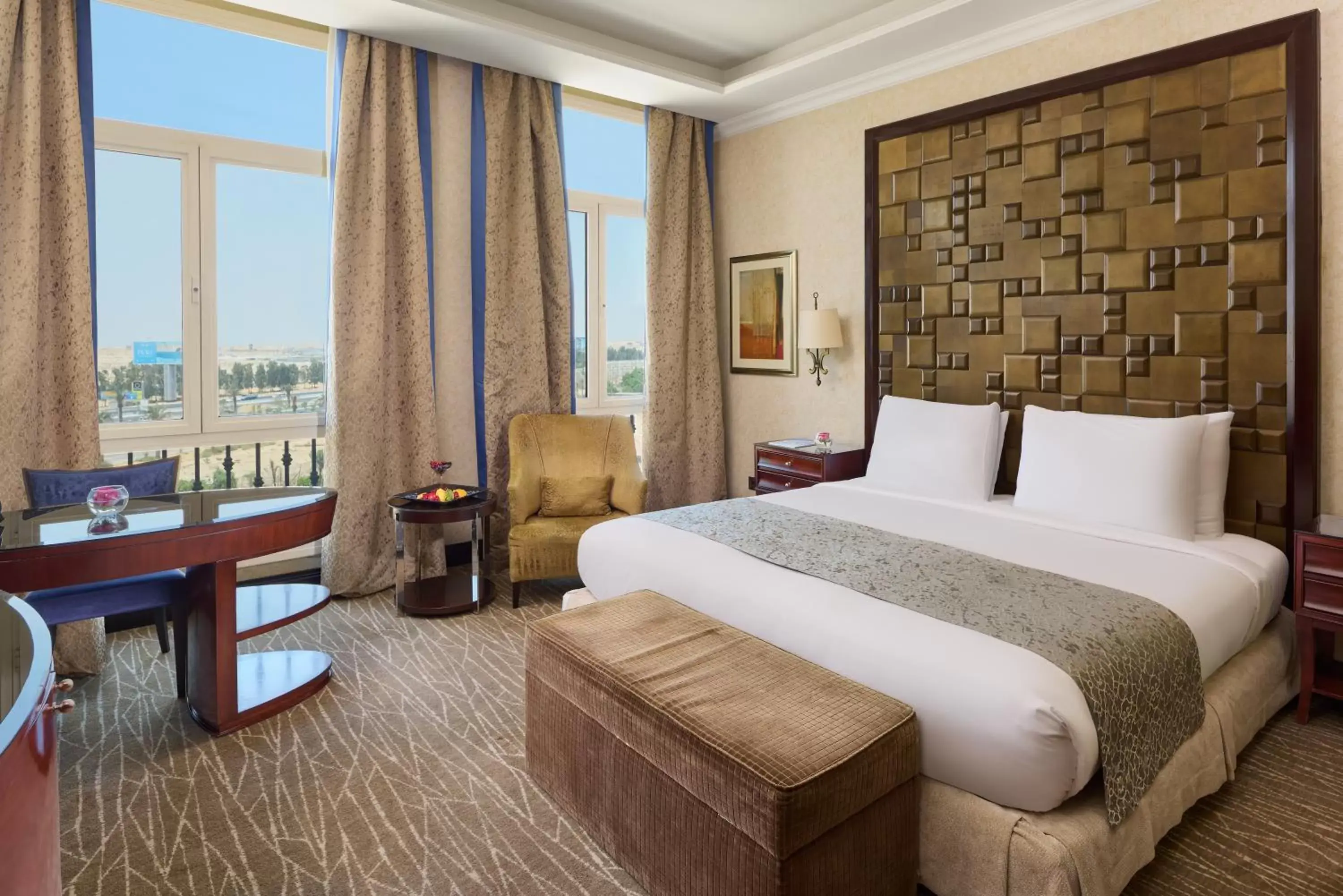 Photo of the whole room, Bed in Royal Maxim Palace Kempinski Cairo