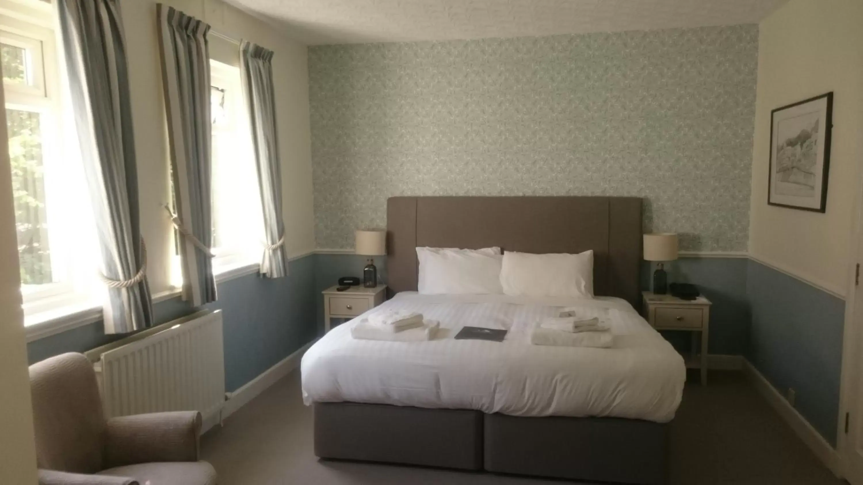 Photo of the whole room, Bed in The White Lodge Hotel